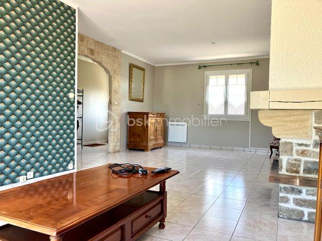Maison traditionnelle de 90 m² - sophie_salon_table_coin_cheminée.jpg