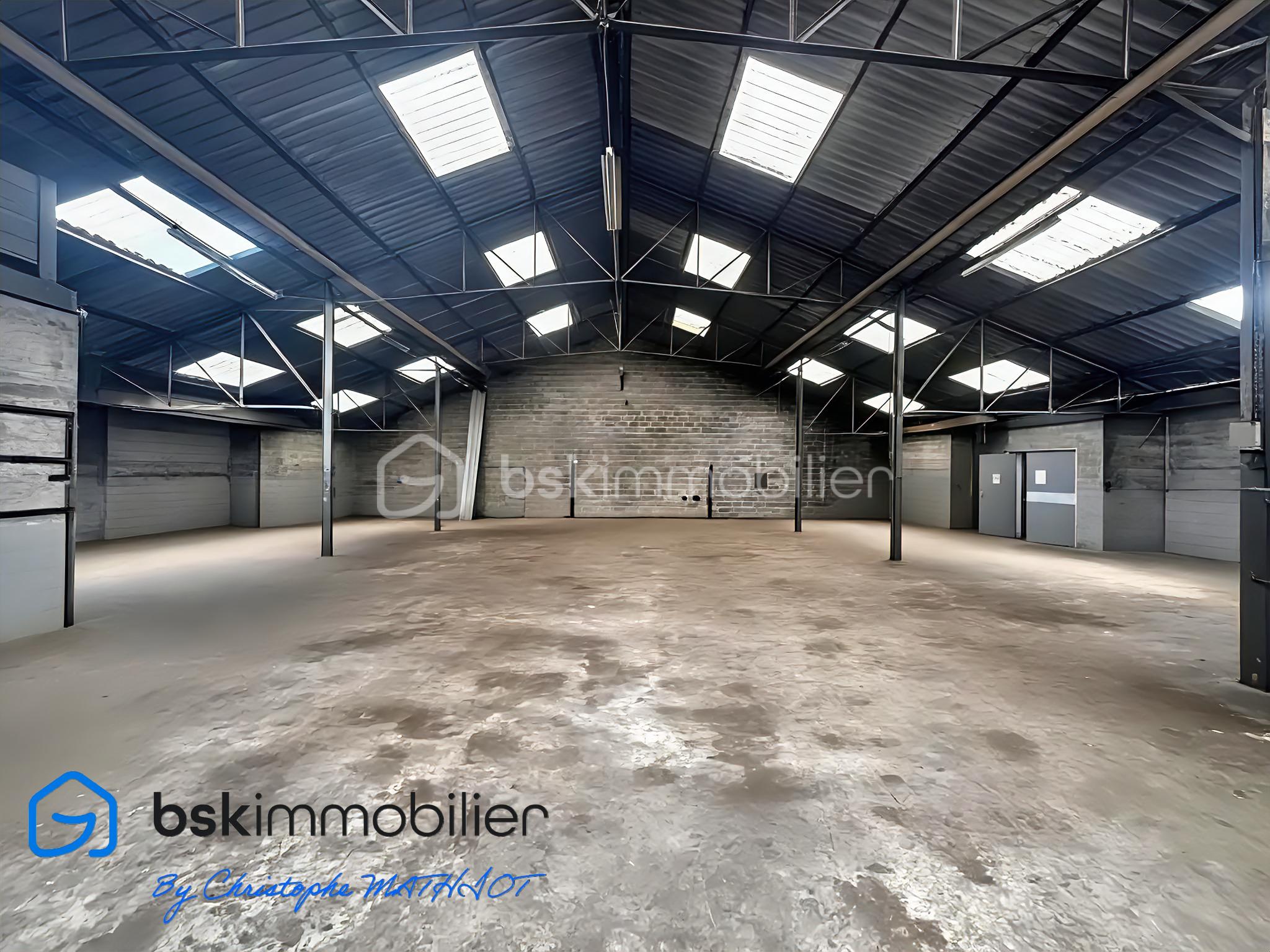 Local d activites de 1 700 m² - EnhanceLowLightImage_88_20250726.jpeg