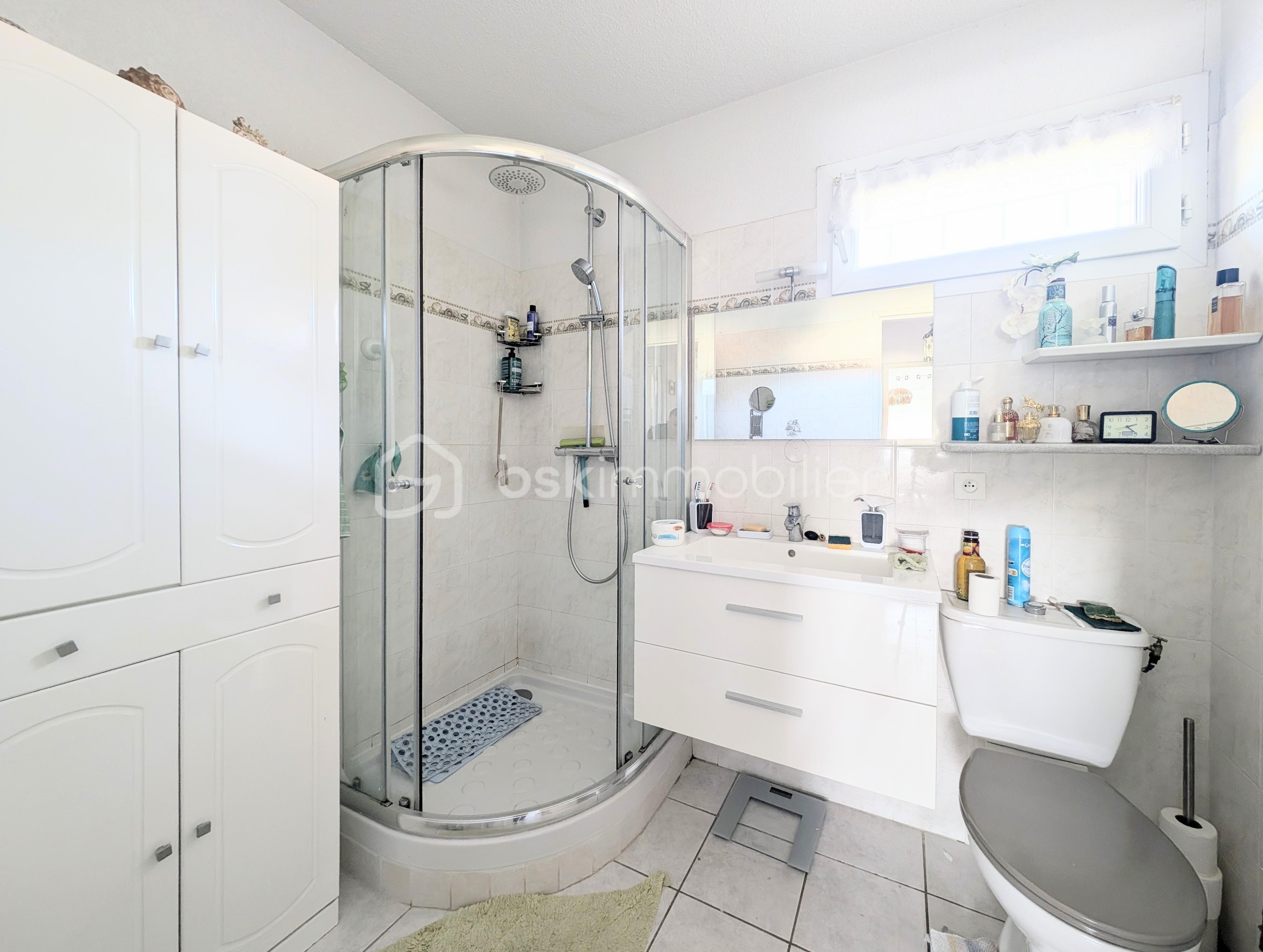 Pavillon de 90 m² - SALLE D'EAU AVEC WC HAUT.jpg