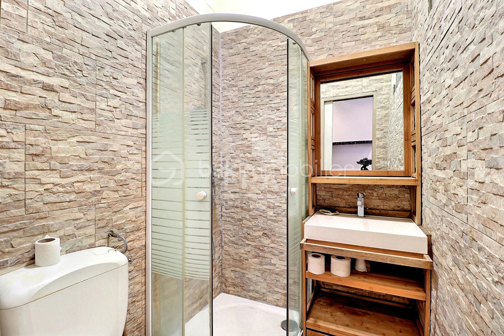 Appartement de 24,70 m² - bouachiri salle d'eau bon .jpg