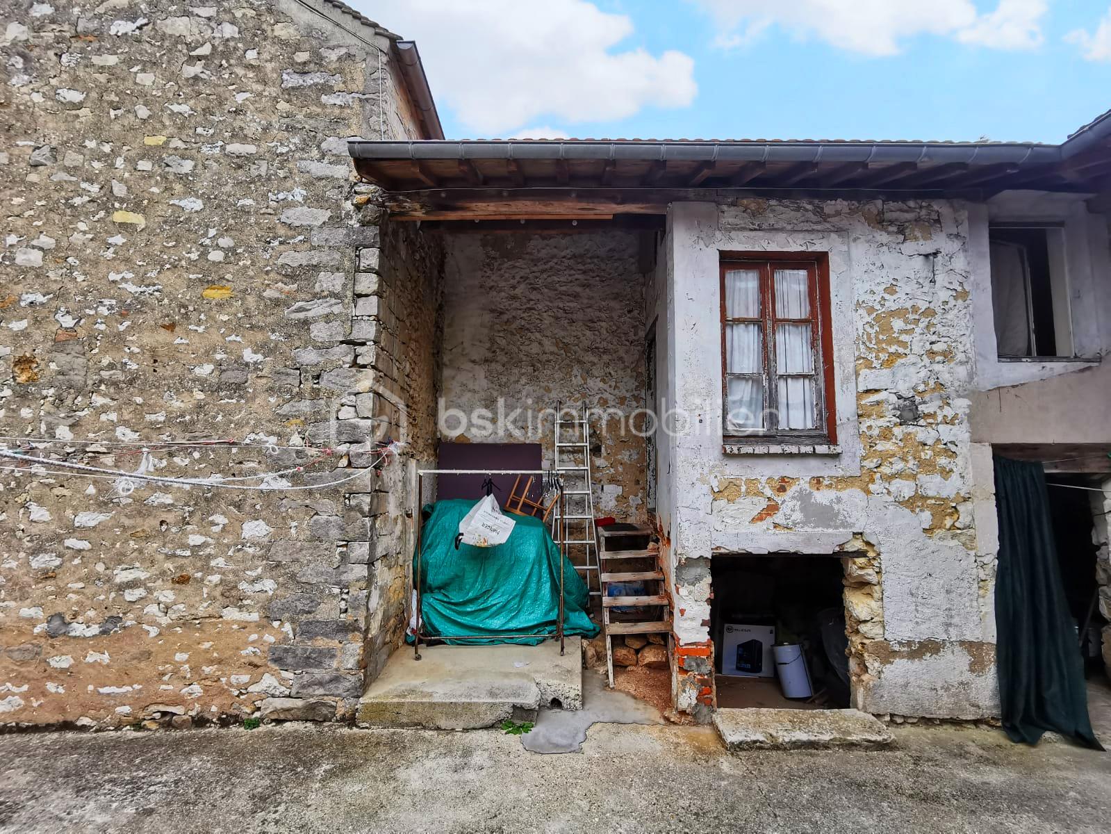 Cour-NEW2.jpg