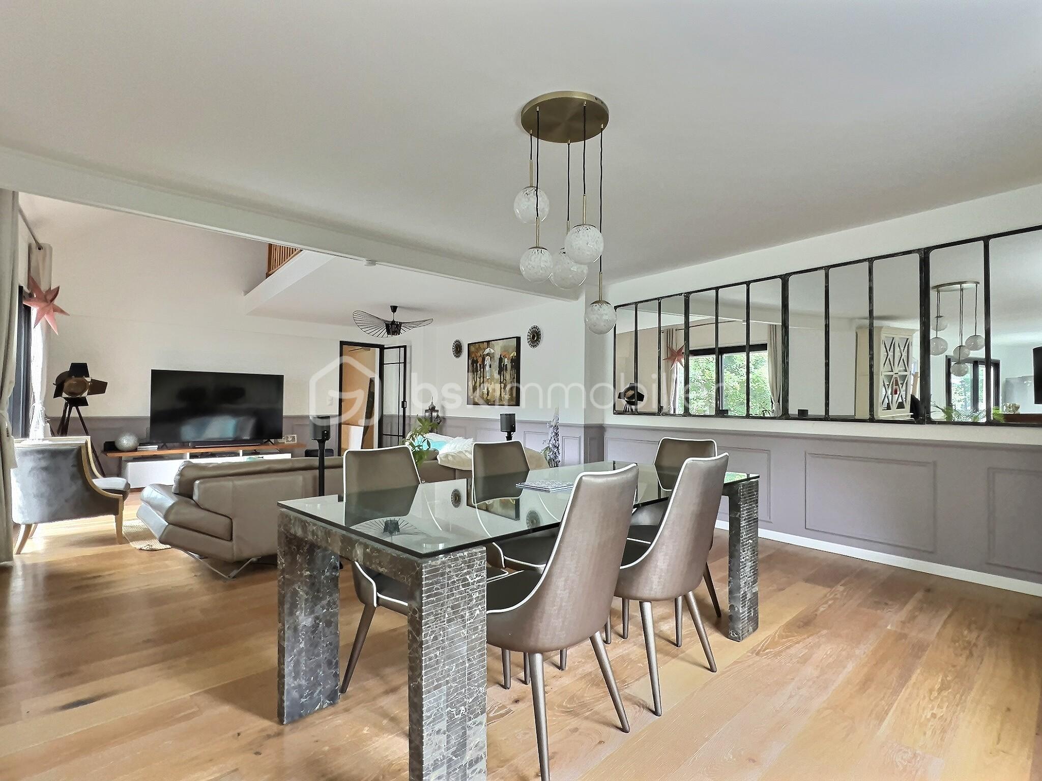 Maison de 240 m² - LCfPgFa9QbWrqGBWf3pEBheaJ6aAqGl2iOVK9vYk.jpg