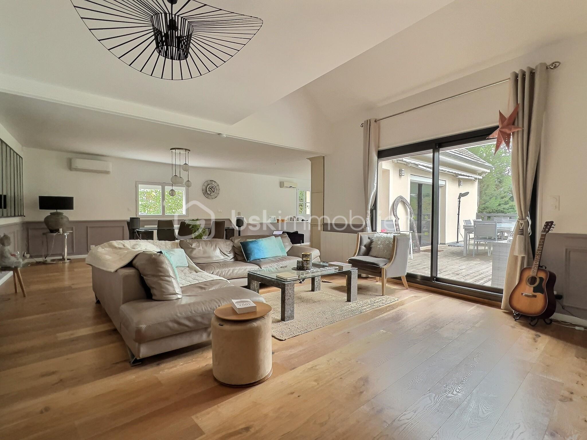 Maison de 240 m² - 9jONC3gnDmXSCuwZBvJ1IrtL6virLmvhUMK68paX.jpg