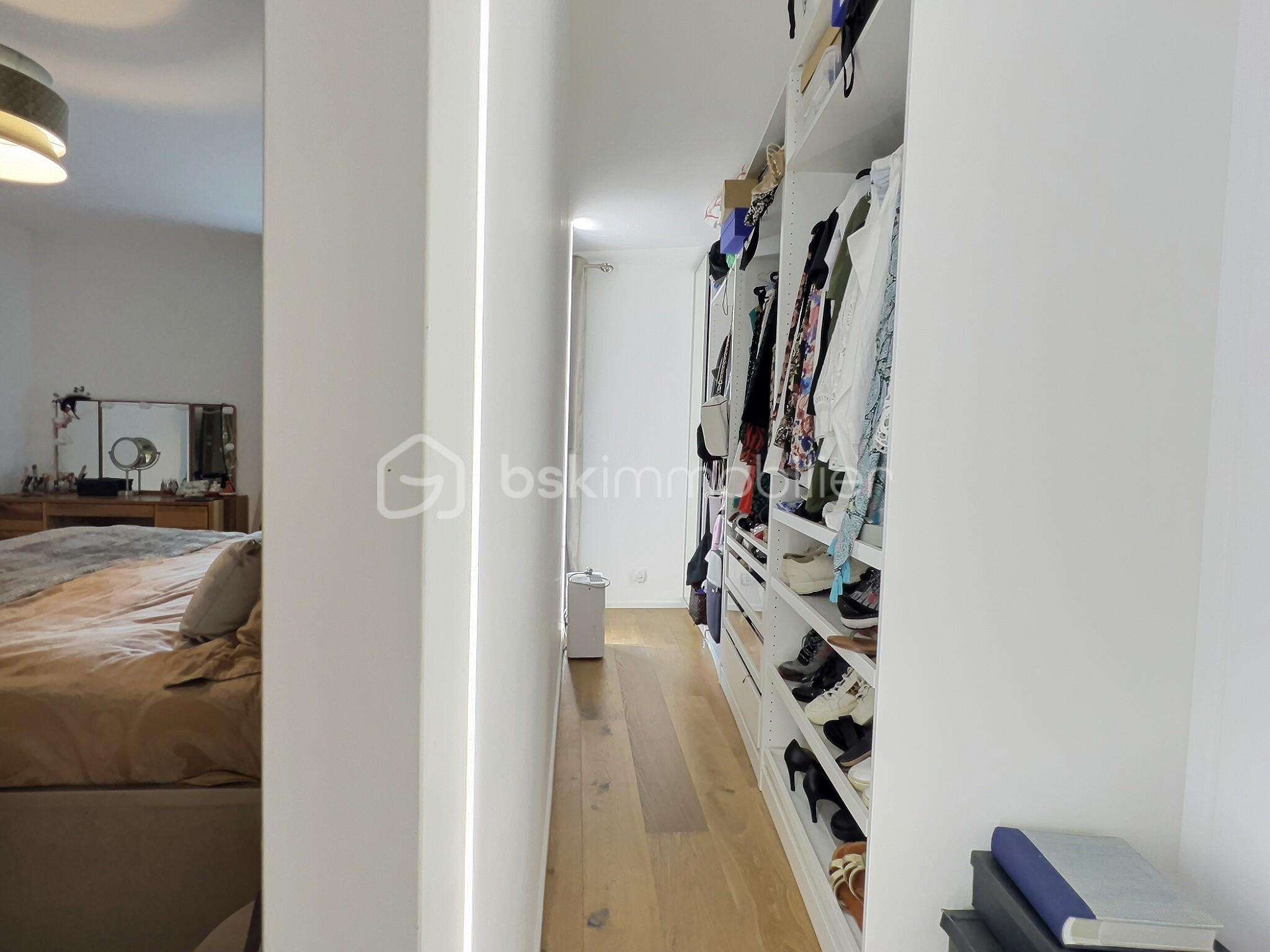 Maison de 240 m² - Vmc46MJ8J8xE956ZzcqBbcEO8alAuhMzgz9x9D6S.jpg