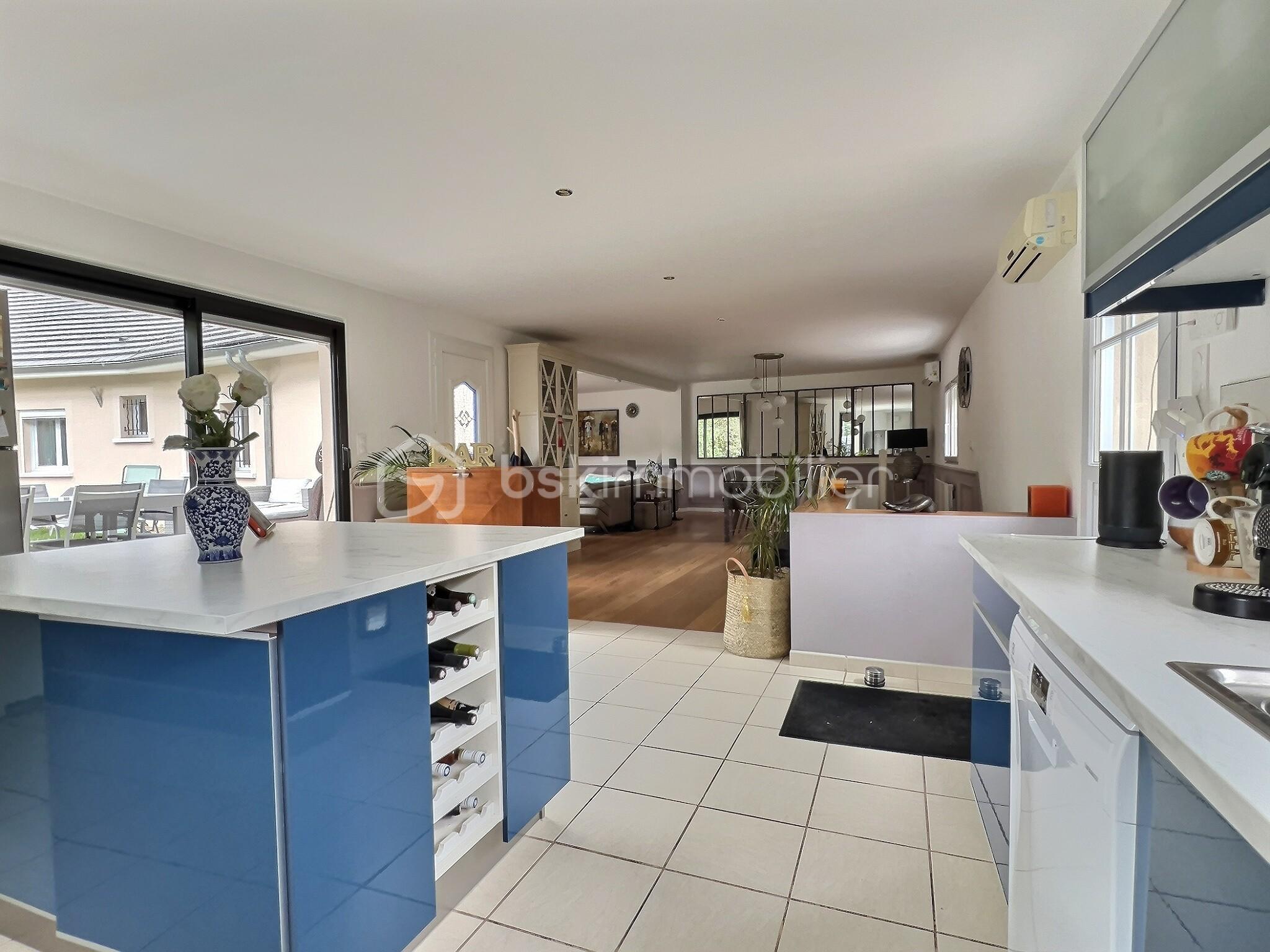 Maison de 240 m² - lKmxS7NpVYpuN0HGl5DzIEJmn85XRT9DdarB0dtM.jpg