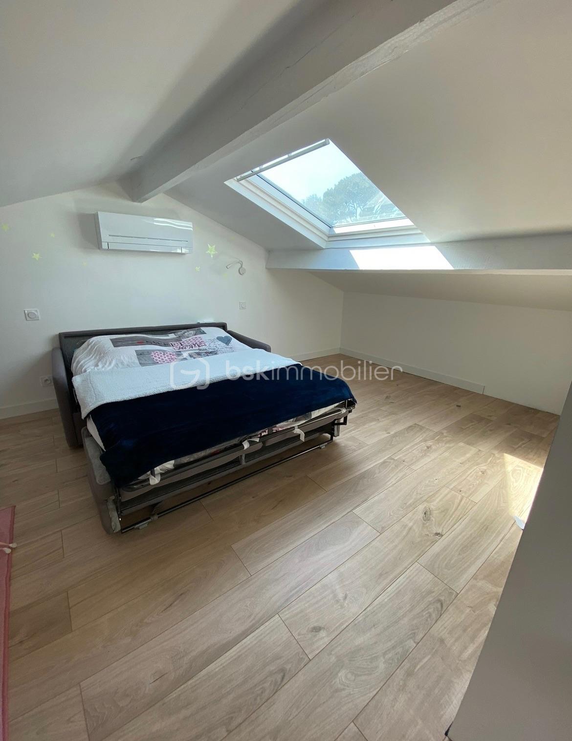 Maison de 250 m² - chambre combles 2 etage.jpg