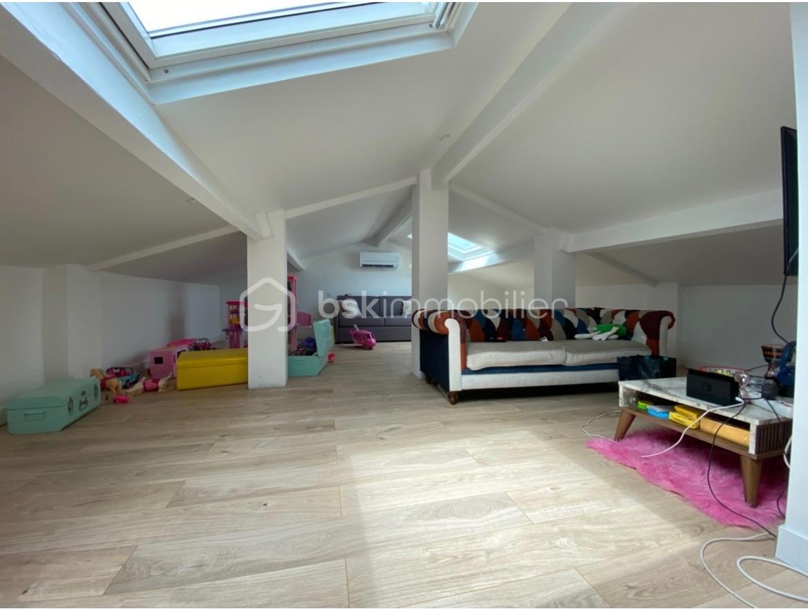 Maison de 250 m² - COMBLES AMENAGEES.jpg