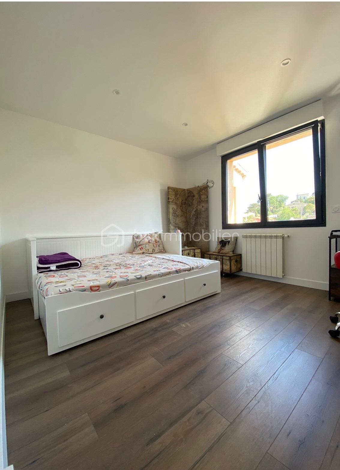 Maison de 250 m² - CHAMBRE 1 1er étage.jpg