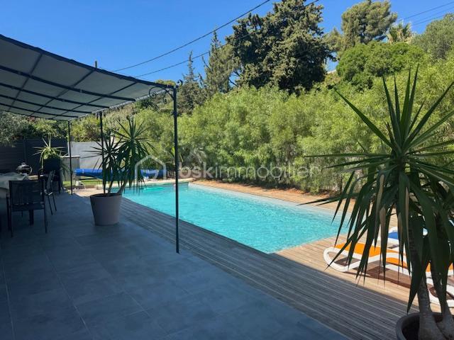 Maison de 250 m² - TERRASSE ET PISCINE.jpg