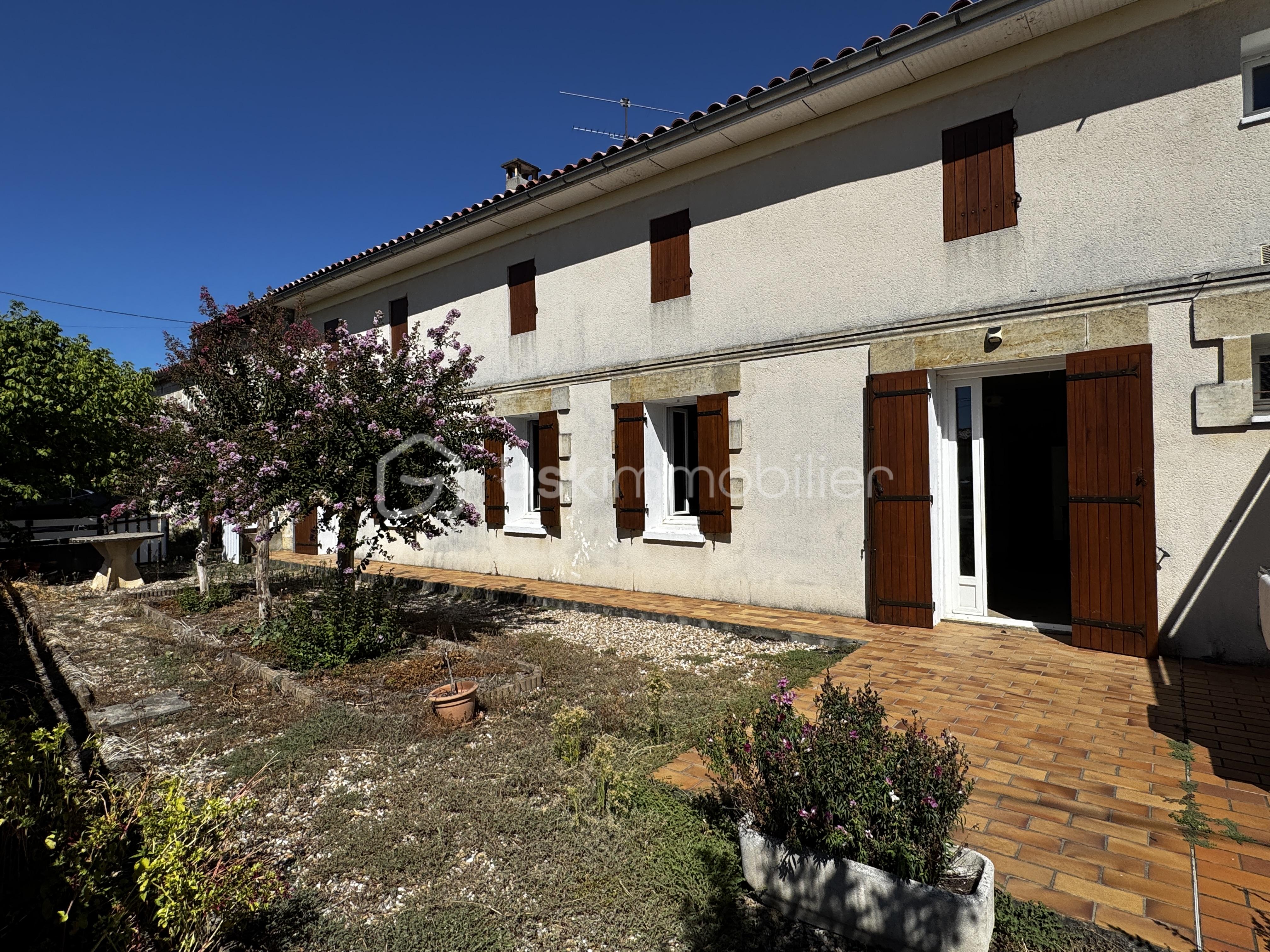 Maison 8 pièces 200 m² · à Les Peintures · 200 m² · 179 500 €