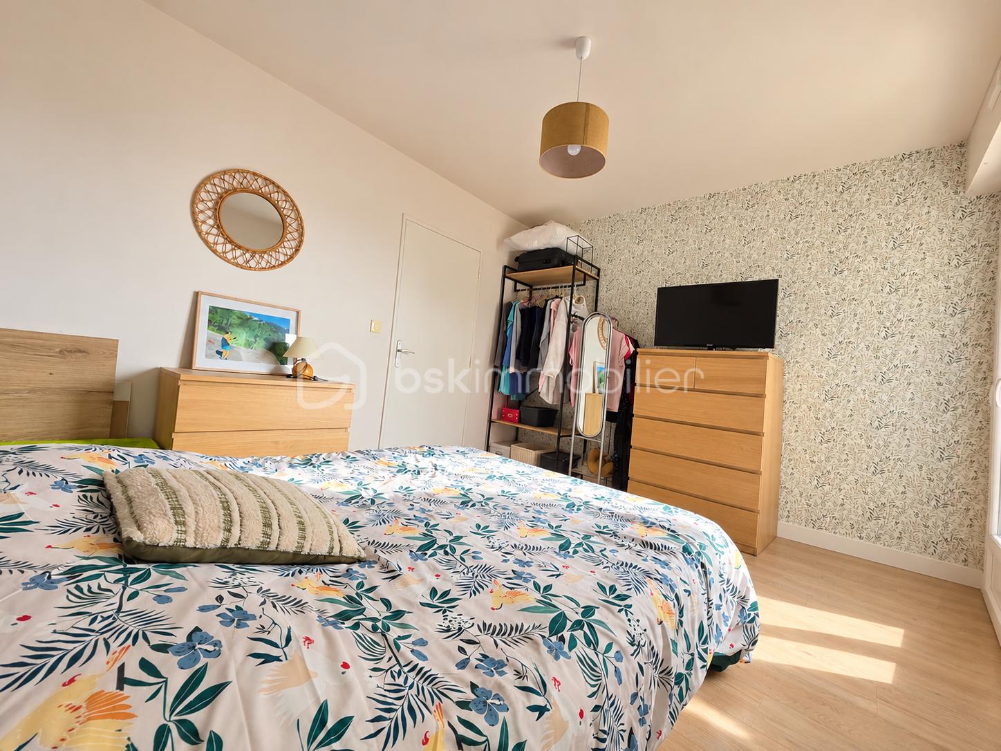 Chambre scandinave lumineuse et apaisante.png