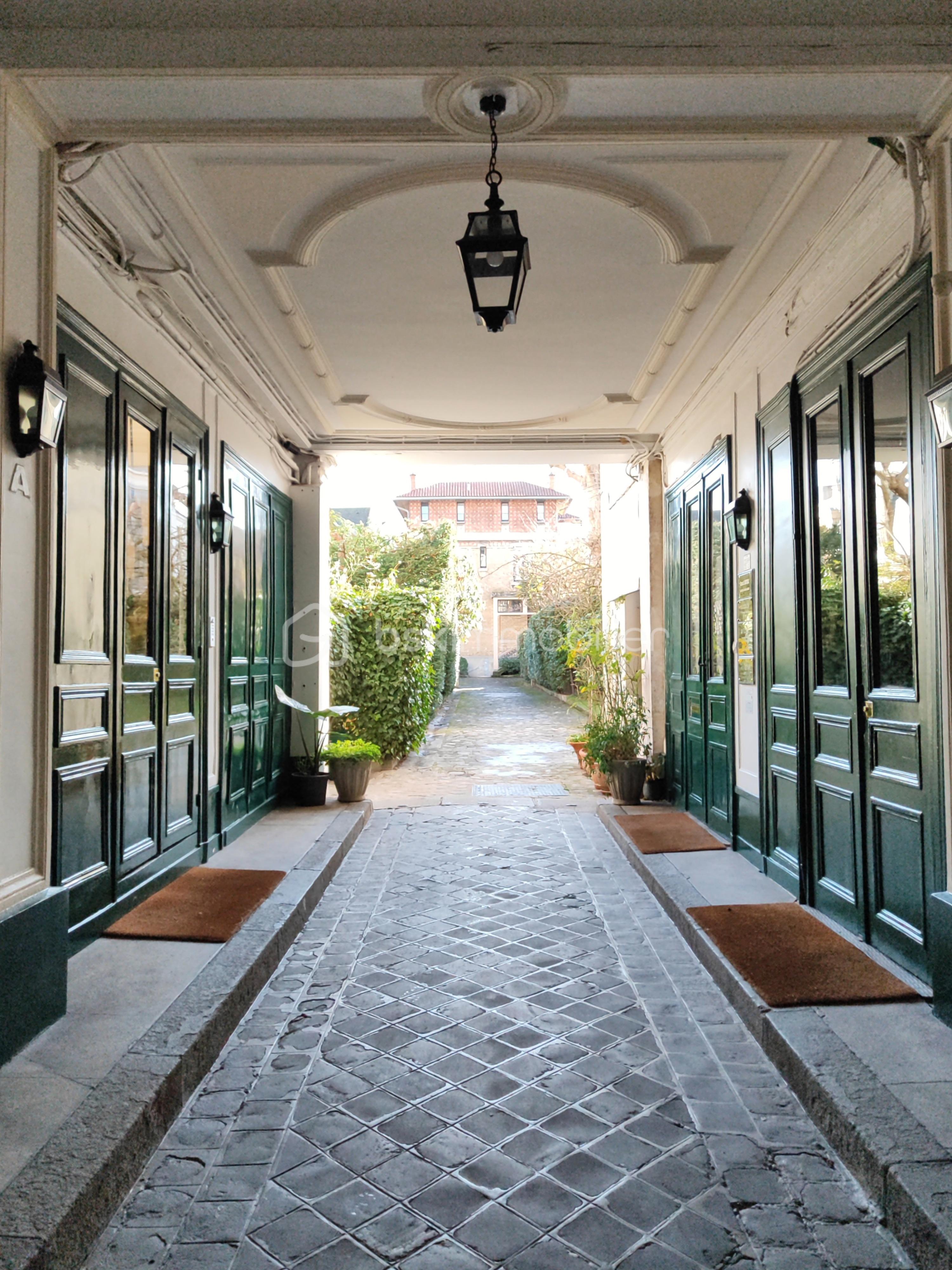 Appartement de 23 m² - hall d'immeuble.JPG