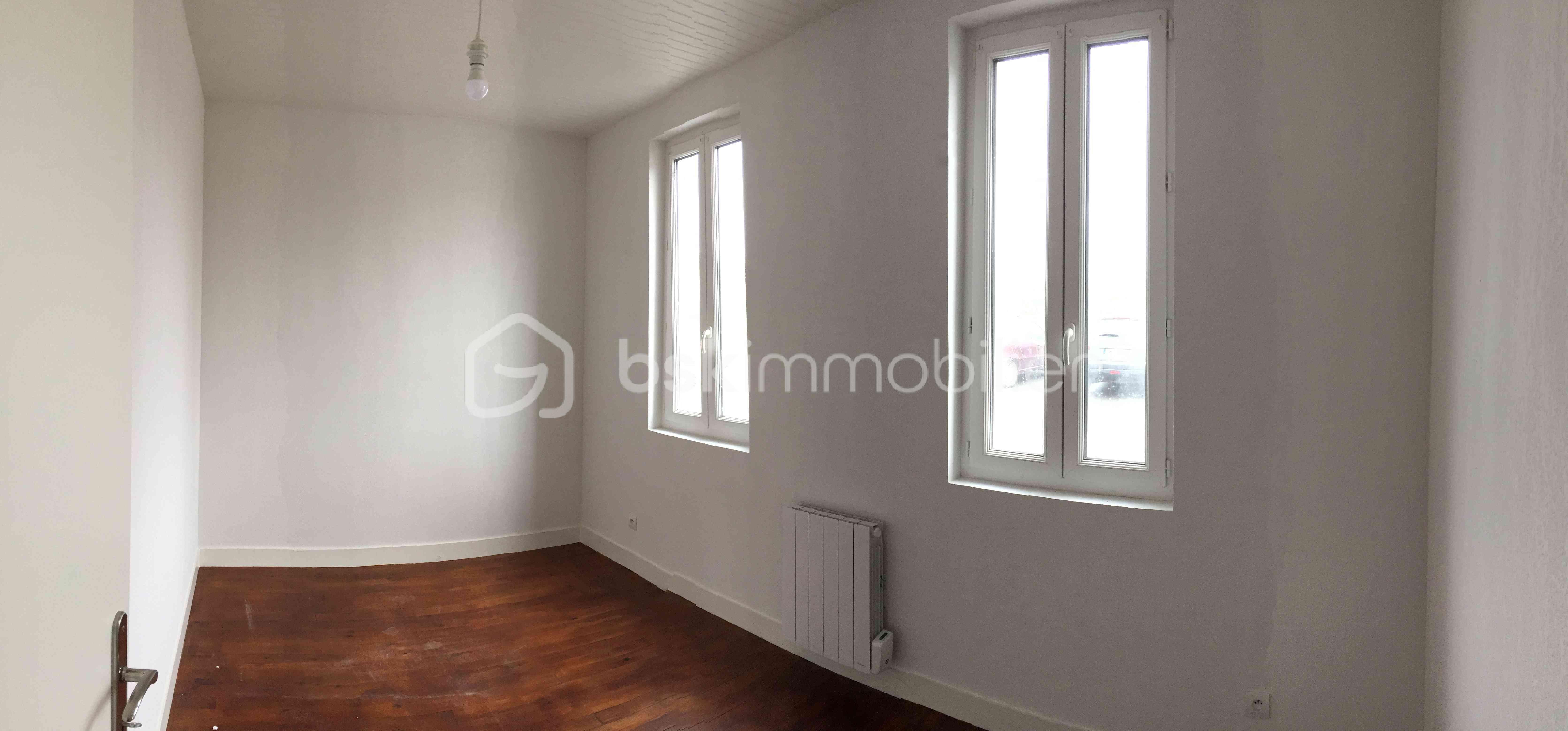 Maison de 110 m² - Chambre rue.JPG