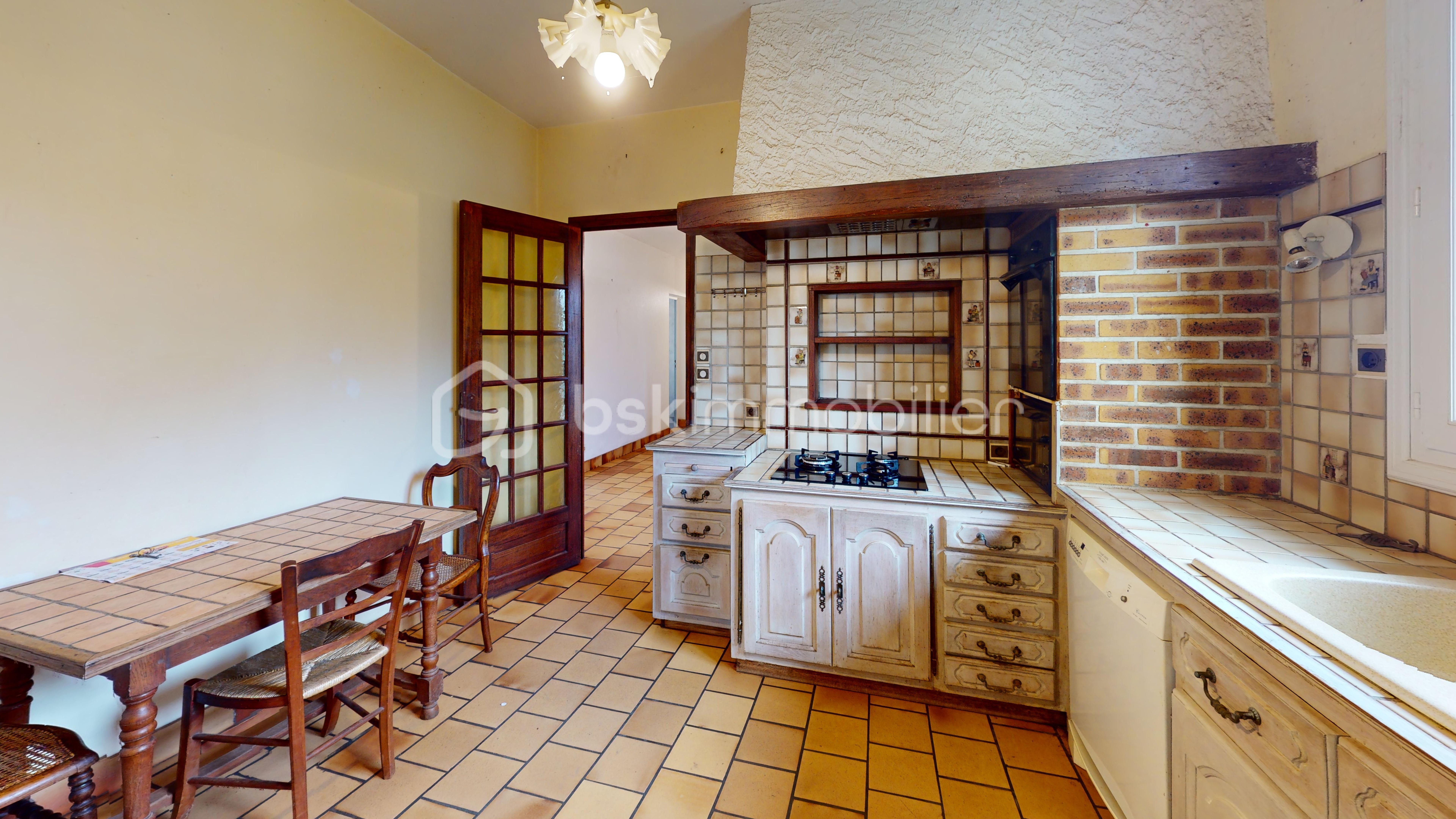 Maison traditionnelle de 115 m² - Donnery-Kitchen 1.jpg