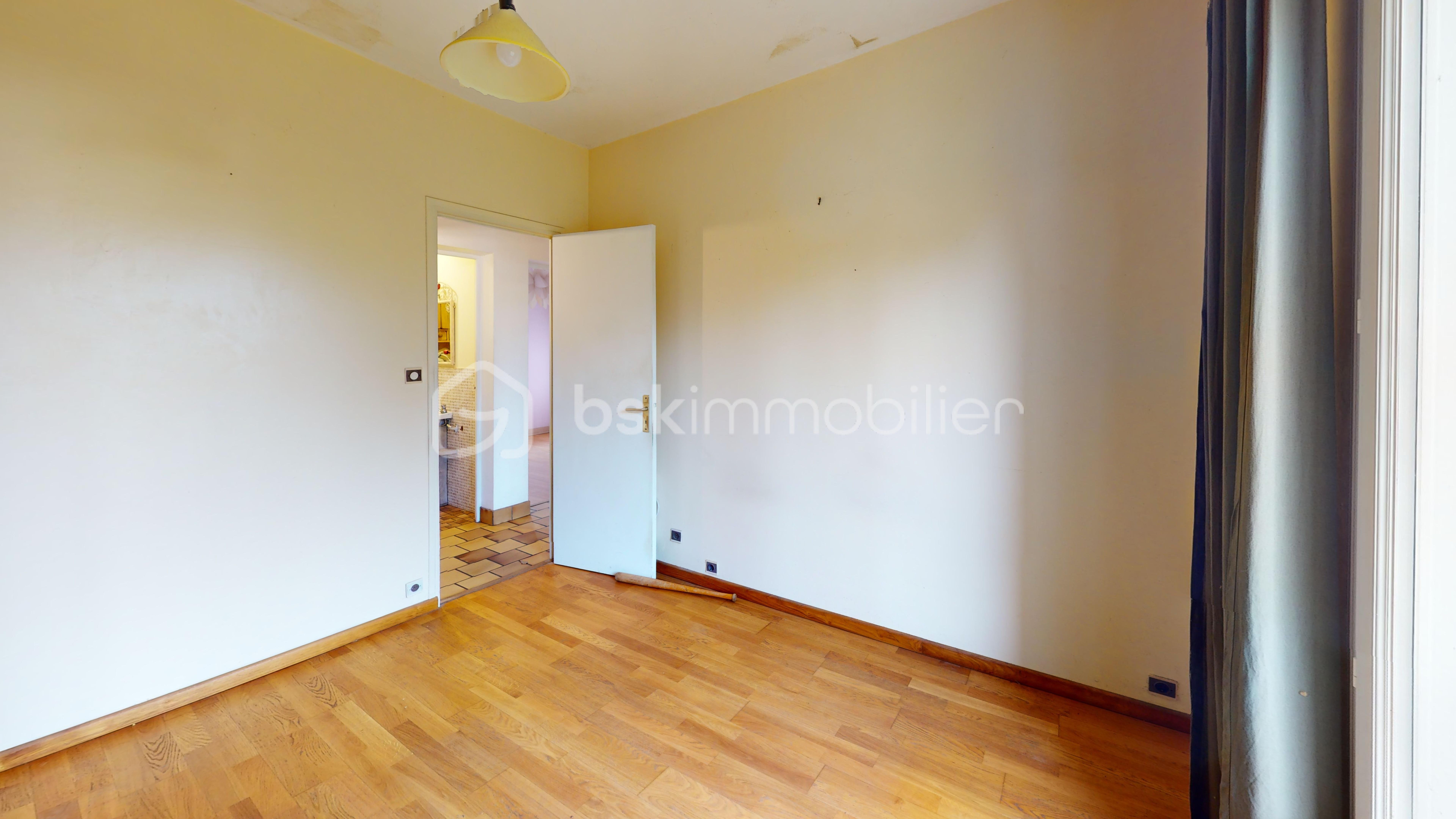 Maison traditionnelle de 115 m² - Donnery-Bedroom 1.jpg