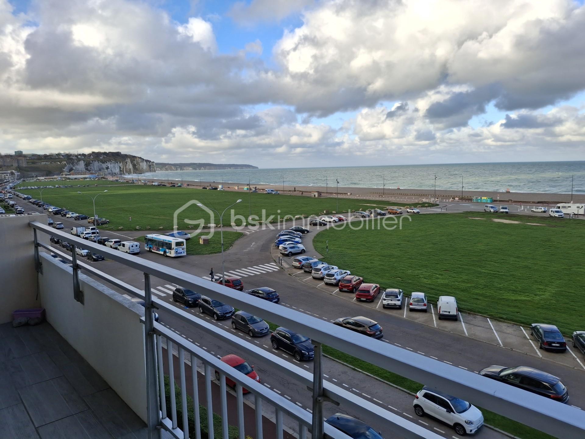 Appartement de 78 m² - vue balcon falaises paysage 2.jpg