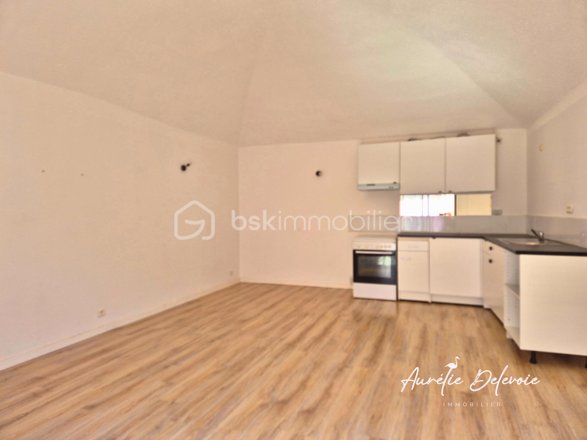 Maison de village de 148 m² - T2 rdc - pièce de vie.png