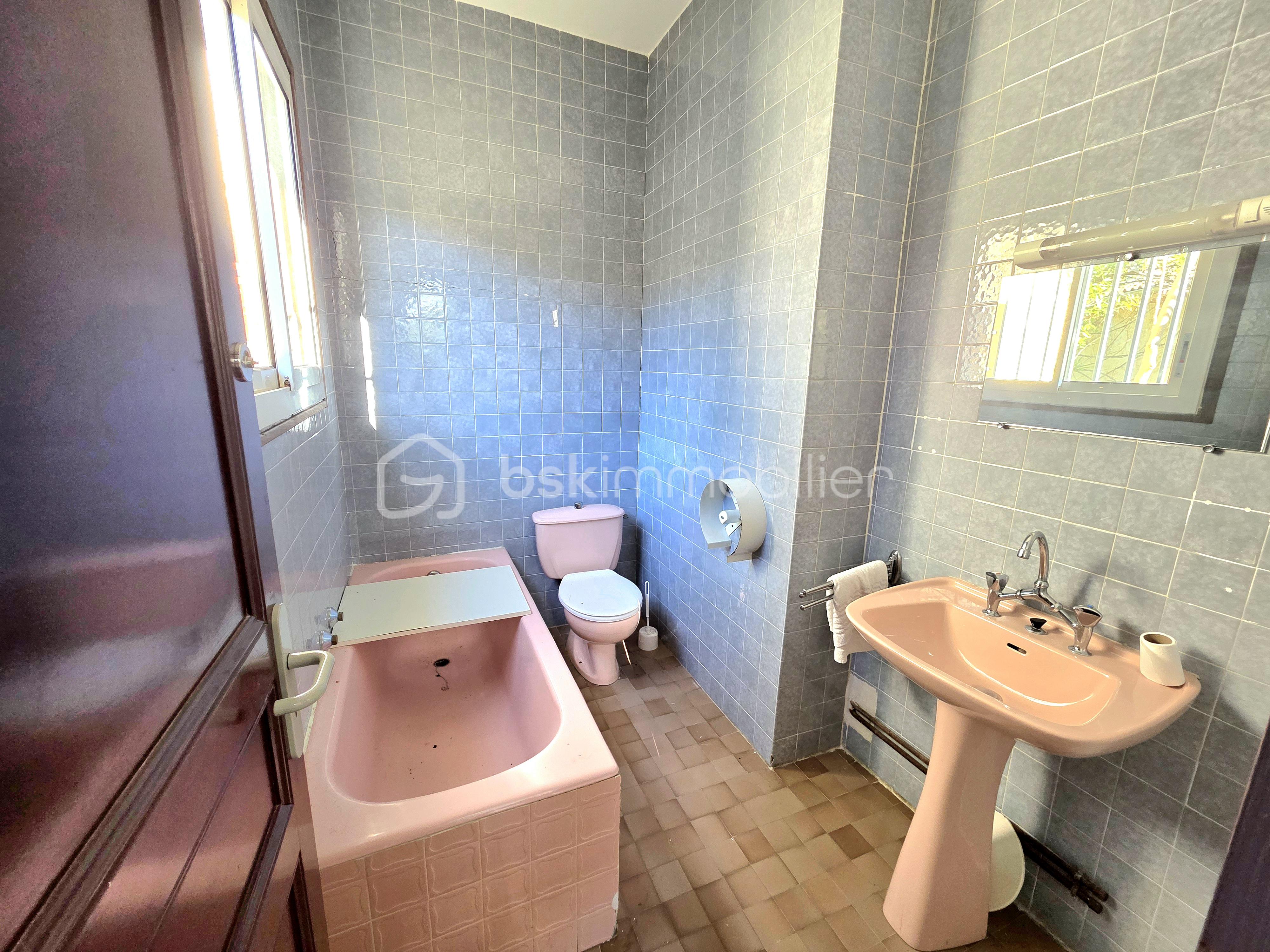 Local d activites de 99 m² - 20251028_142343.jpg