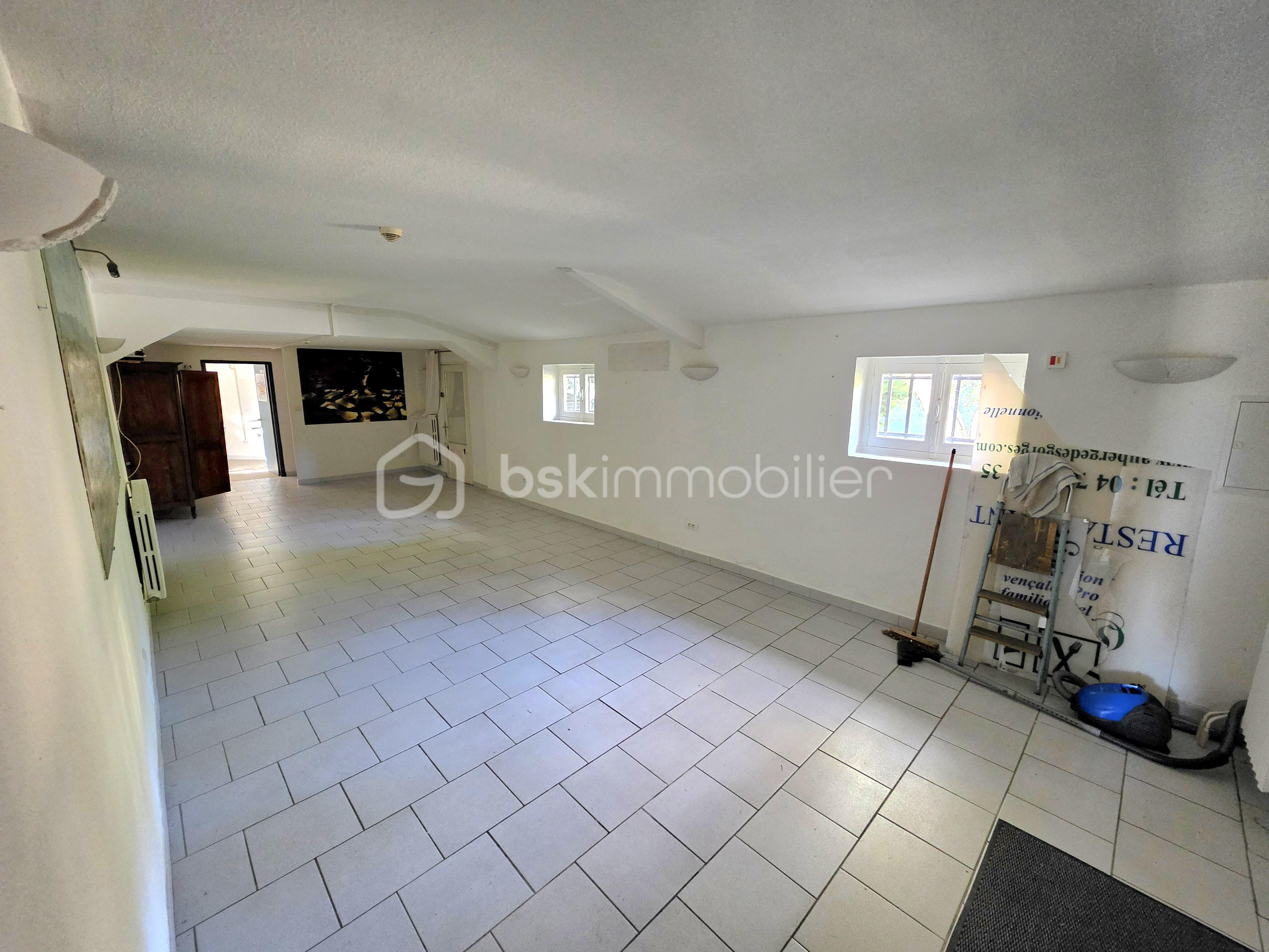 Local d activites de 99 m² - 20251028_142205.jpg