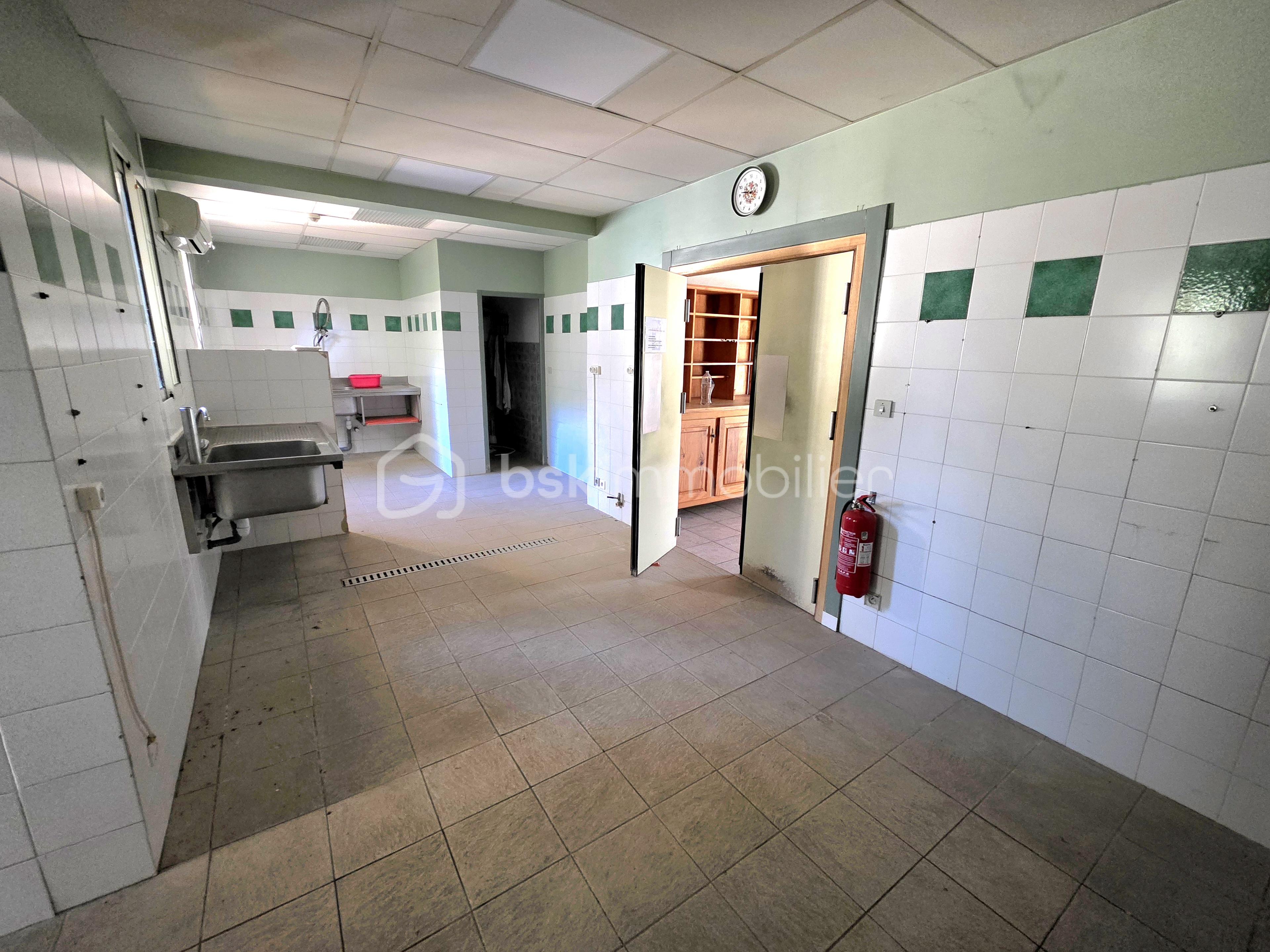 Local d activites de 99 m² - 20251028_142312.jpg