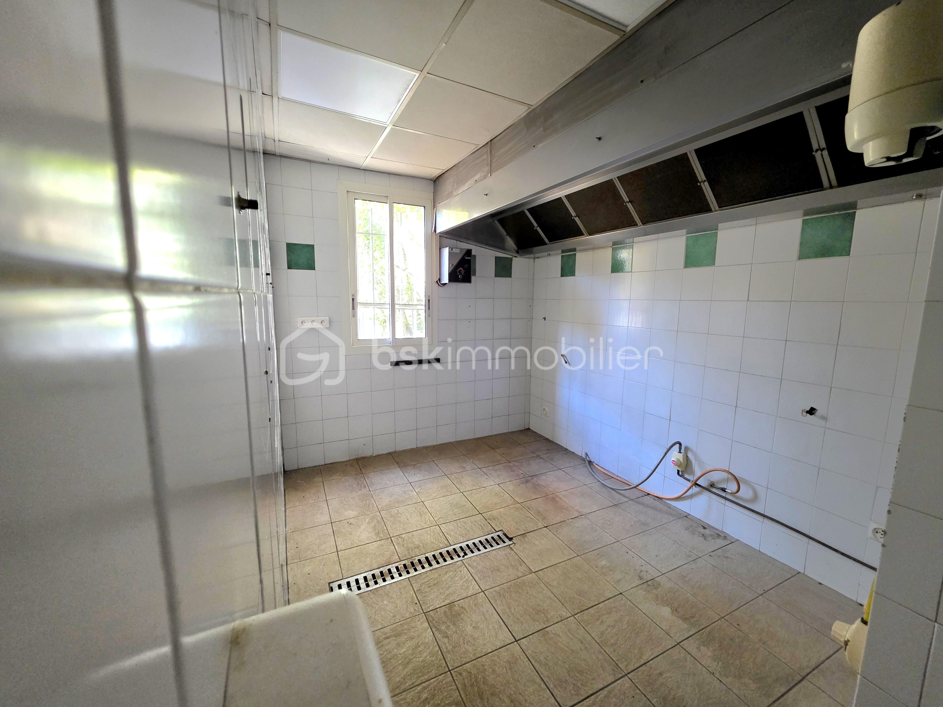 Local d activites de 99 m² - 20251028_142306.jpg