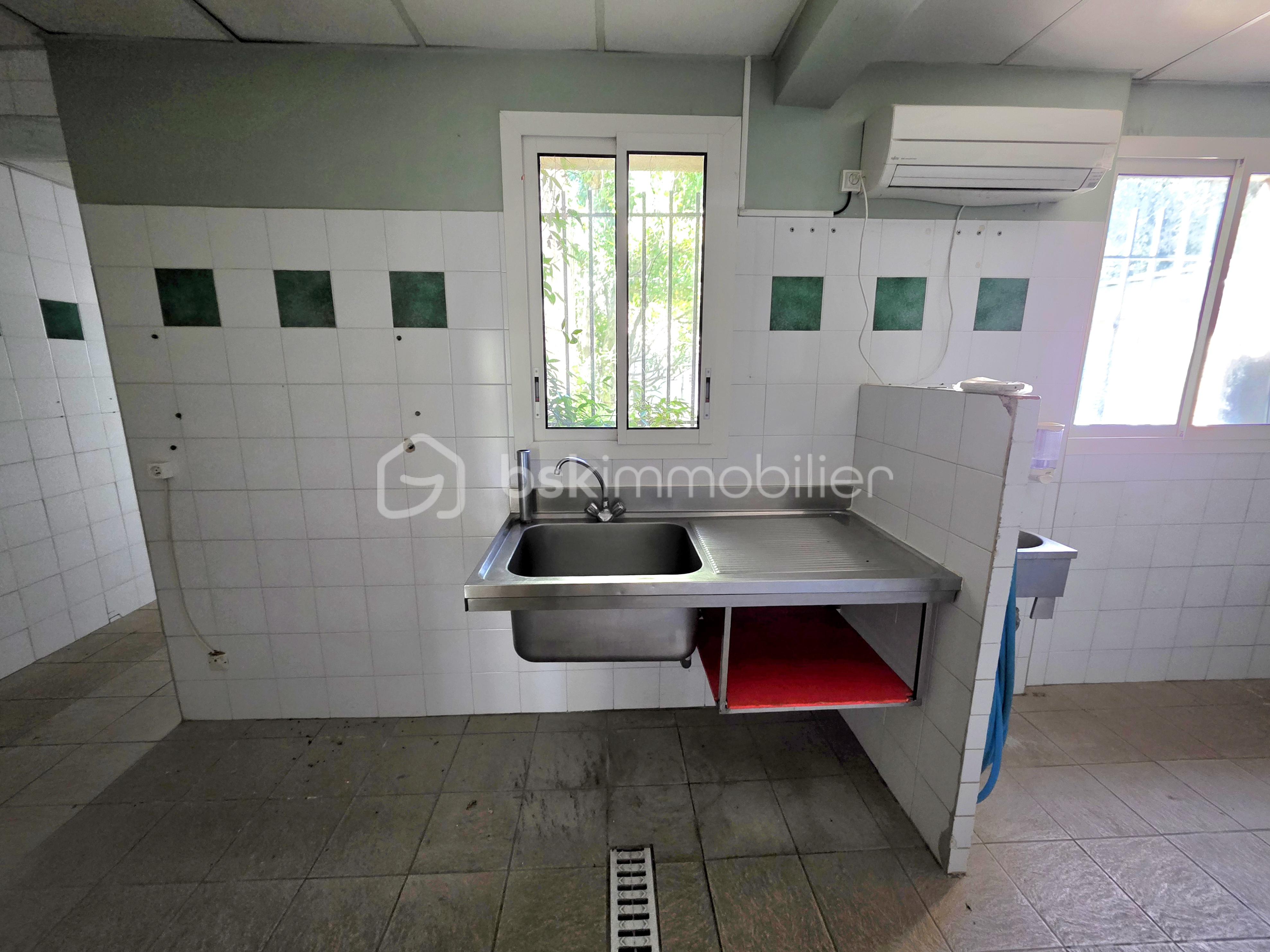 Local d activites de 99 m² - 20251028_142318.jpg