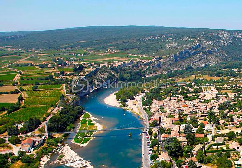 Local d activites de 99 m²