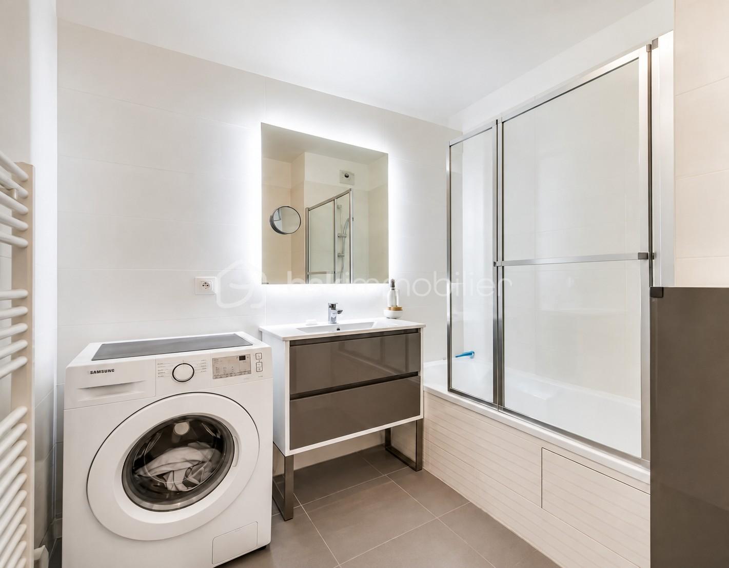 Salle de bain accès PMR.jpg