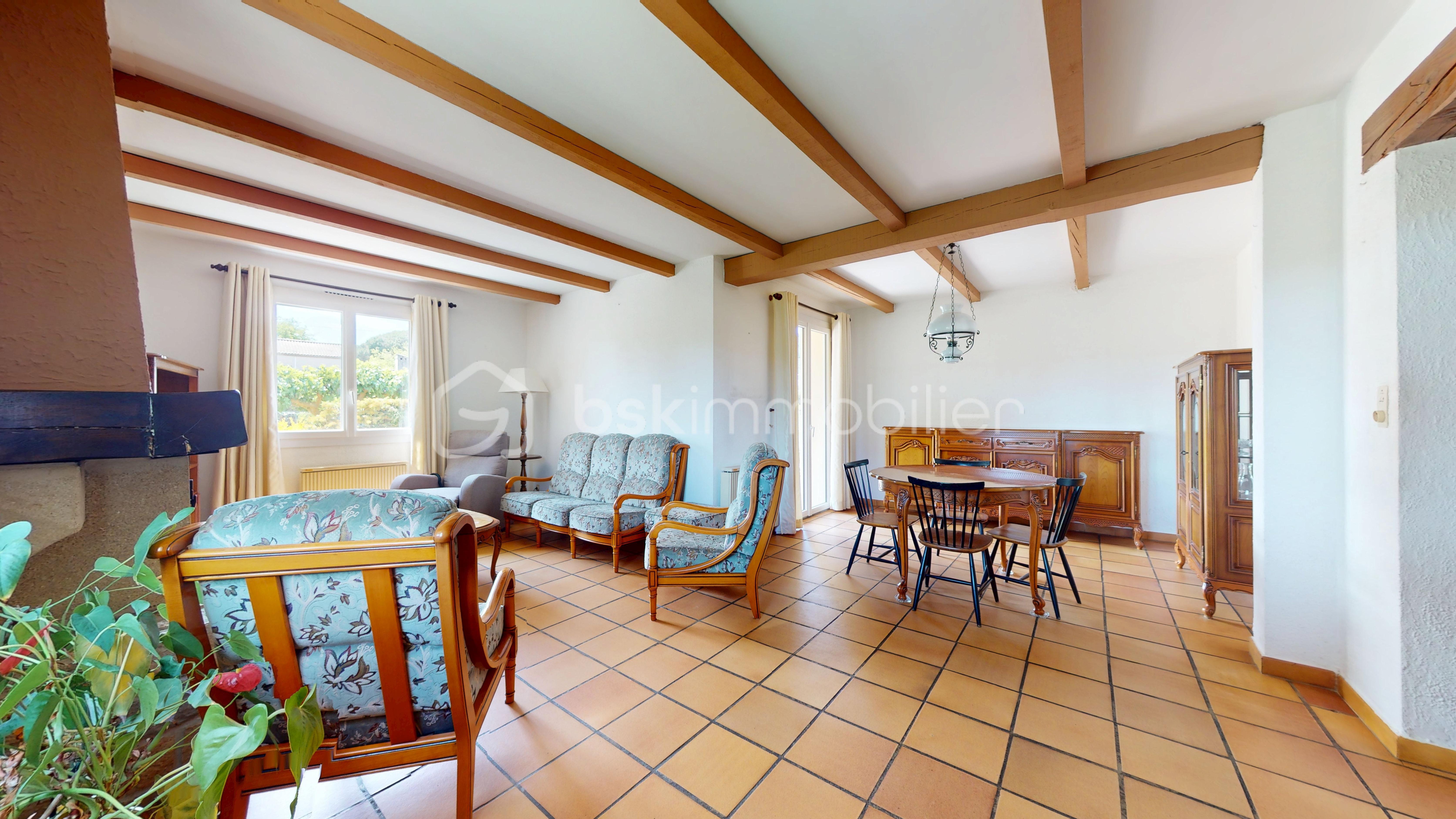 Maison traditionnelle de 124 m² - Maison-T5-dans-un-ecrin-de-verdure-05162025_195001.jpg