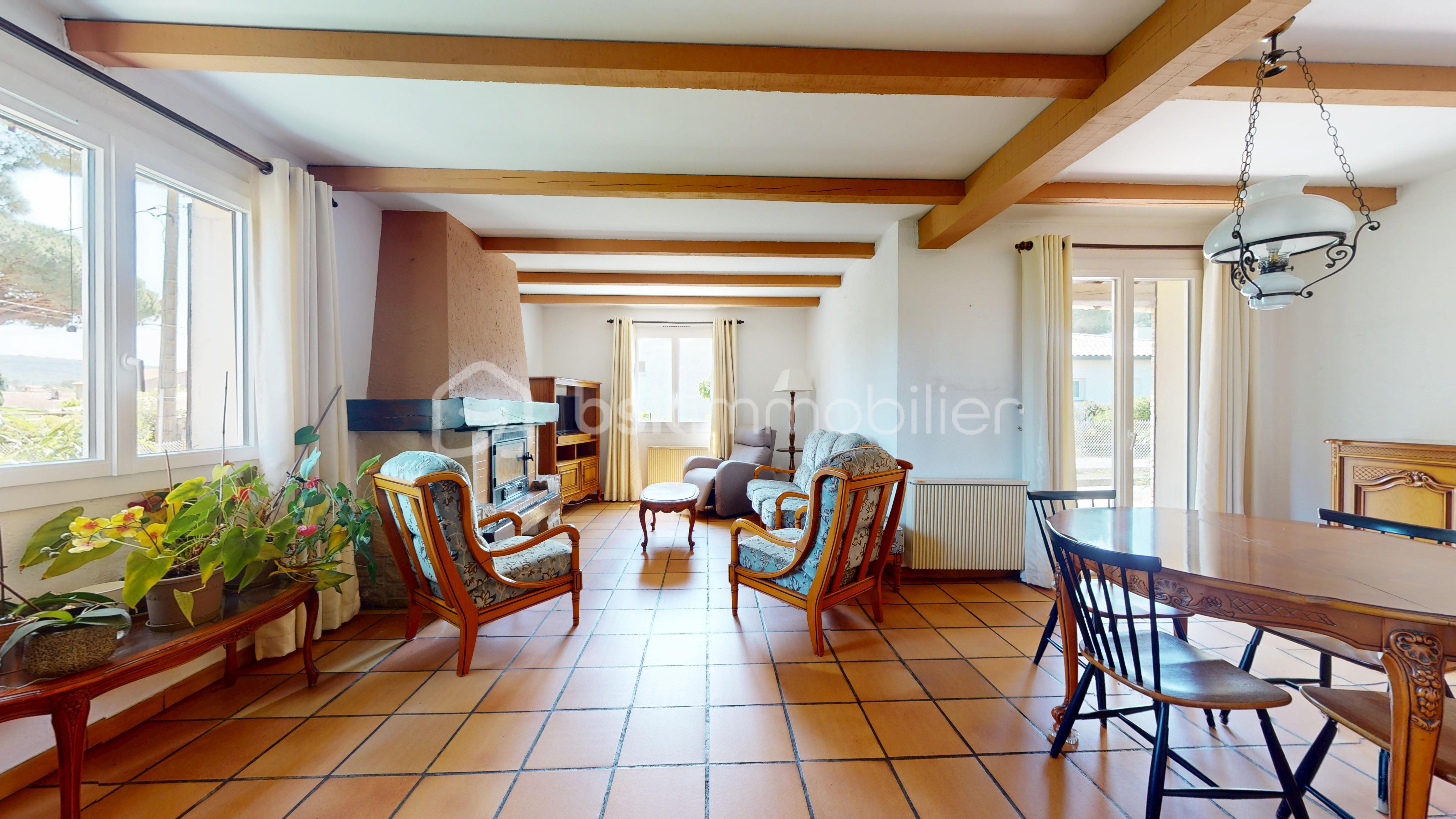 Maison traditionnelle de 124 m² - Maison-T5-dans-un-ecrin-de-verdure-05162025_195152.jpg