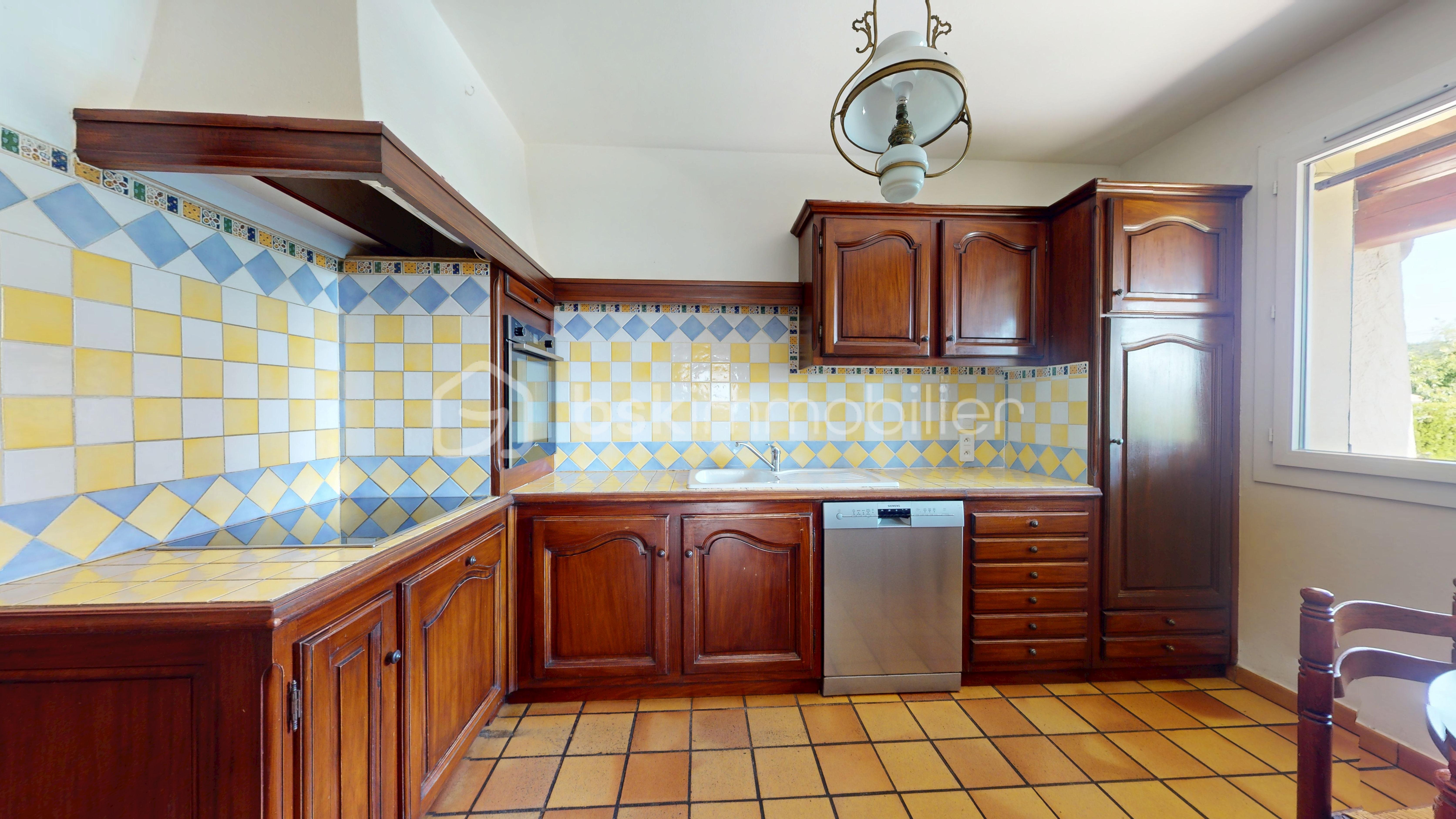 Maison traditionnelle de 124 m² - Maison-T5-dans-un-ecrin-de-verdure-05162025_195333.jpg