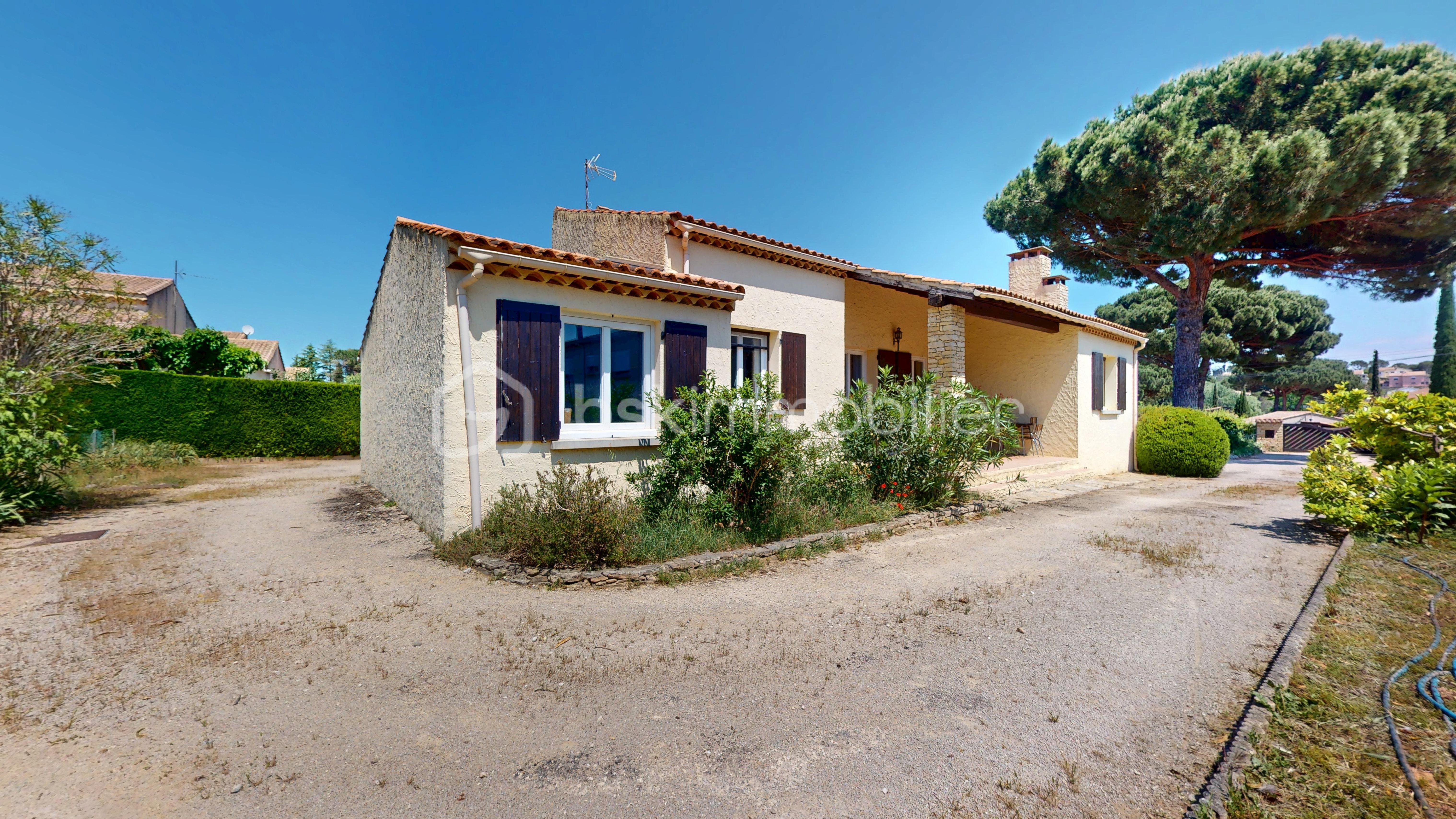 Maison traditionnelle de 124 m² - Maison-T5-dans-un-ecrin-de-verdure-05162025_210545.jpg
