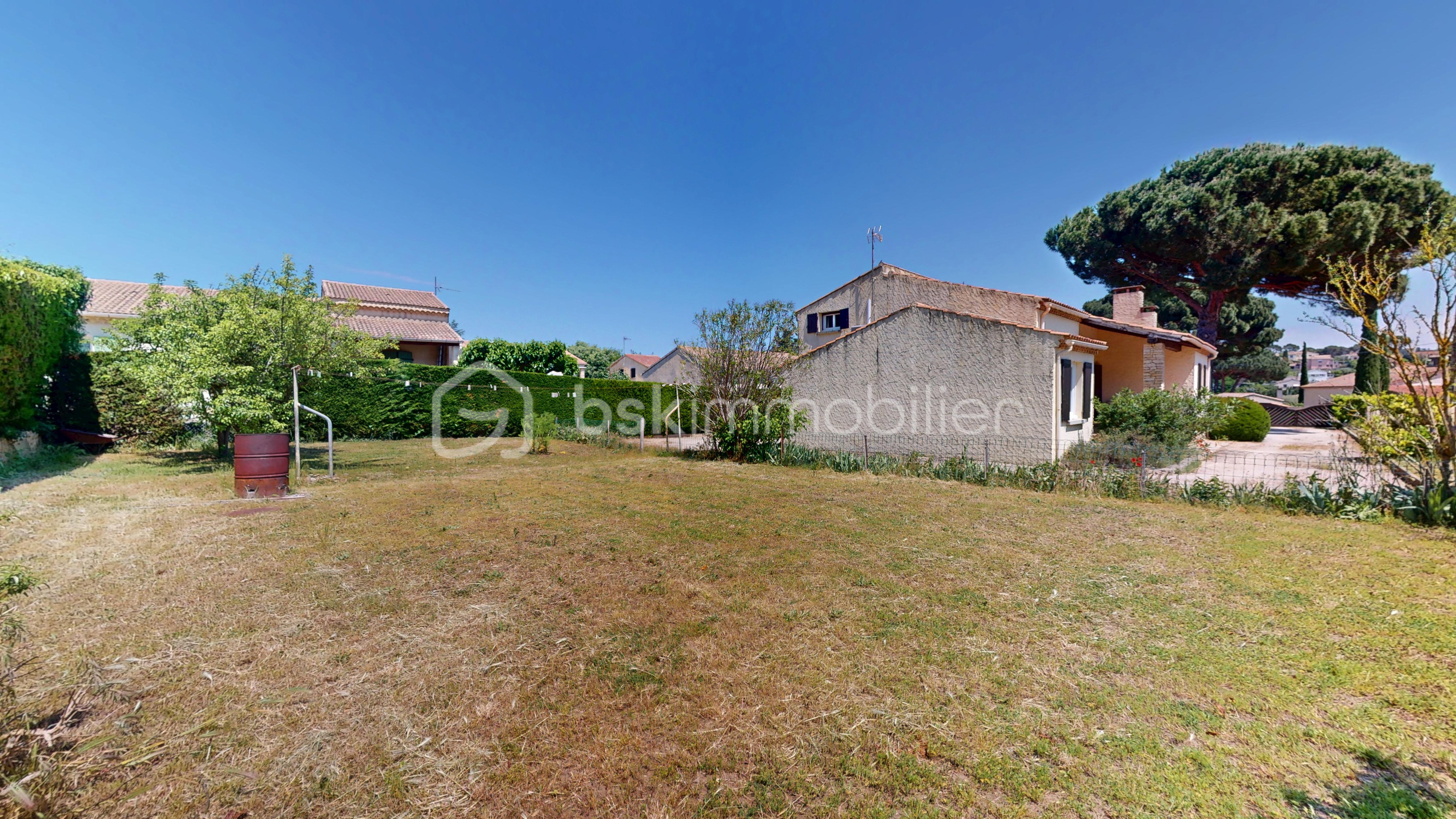 Maison traditionnelle de 124 m² - Maison-T5-dans-un-ecrin-de-verdure-05162025_210652.jpg