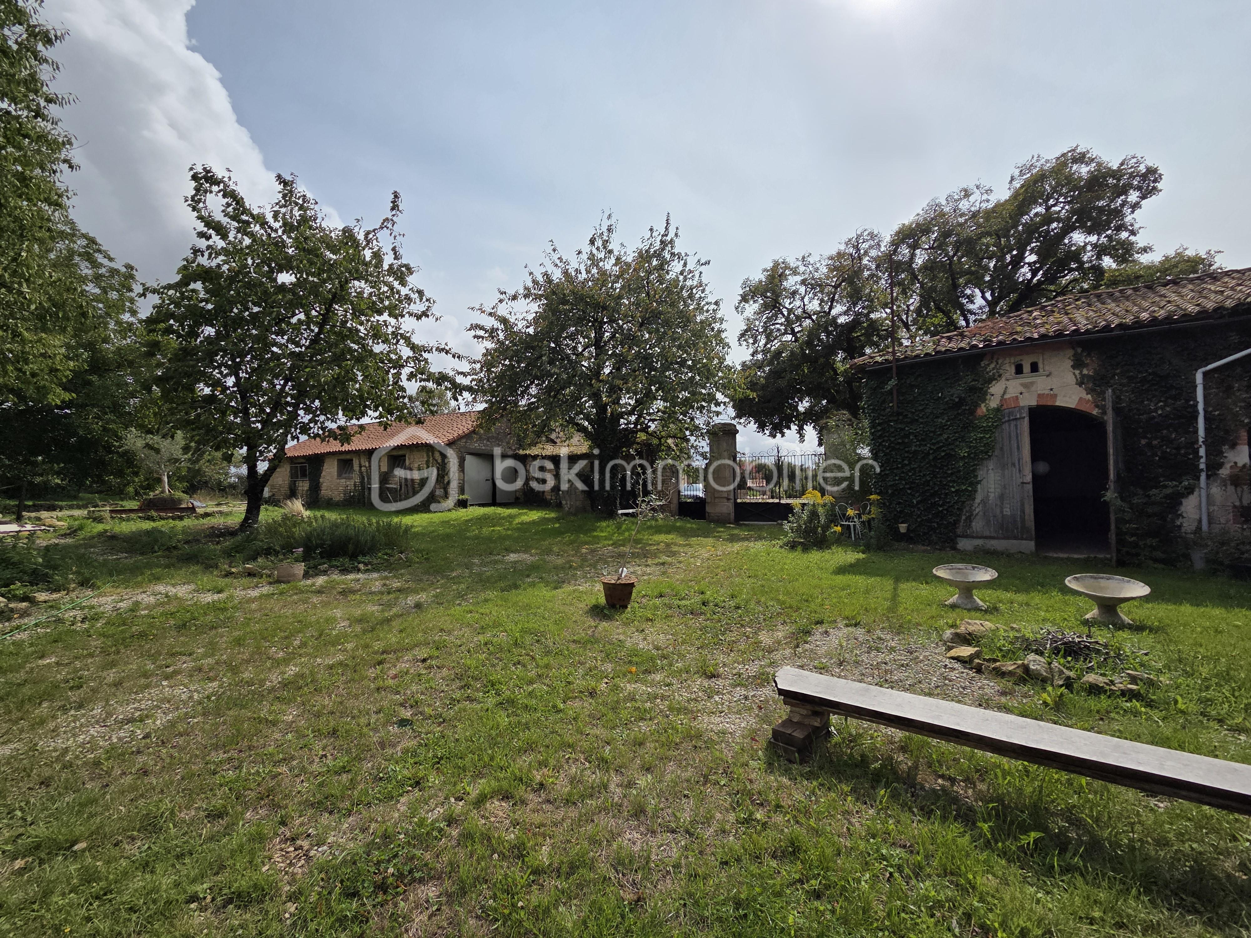 Maison en pierre de 160 m² - jardin 2.jpg
