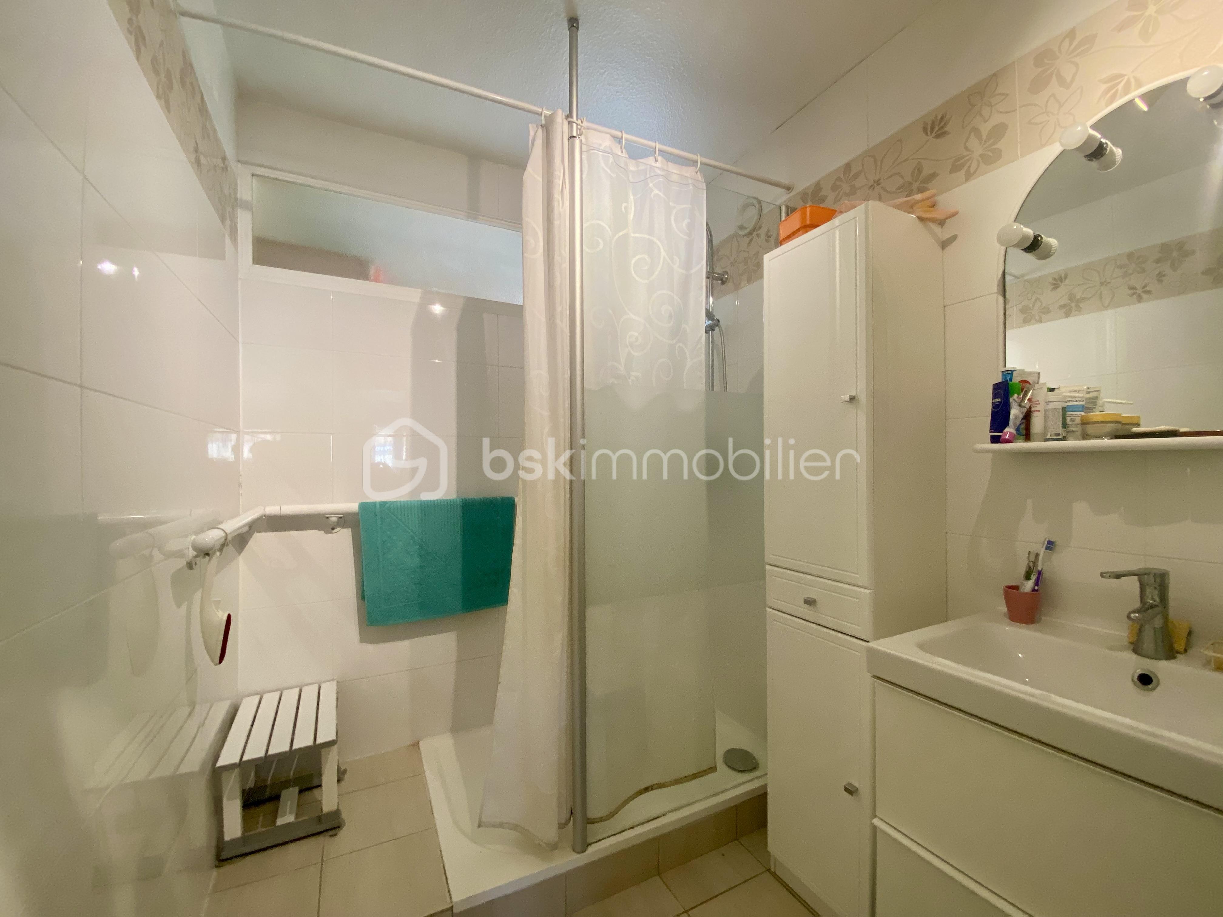 Appartement de 64,02 m² - sdb sablon .jpg