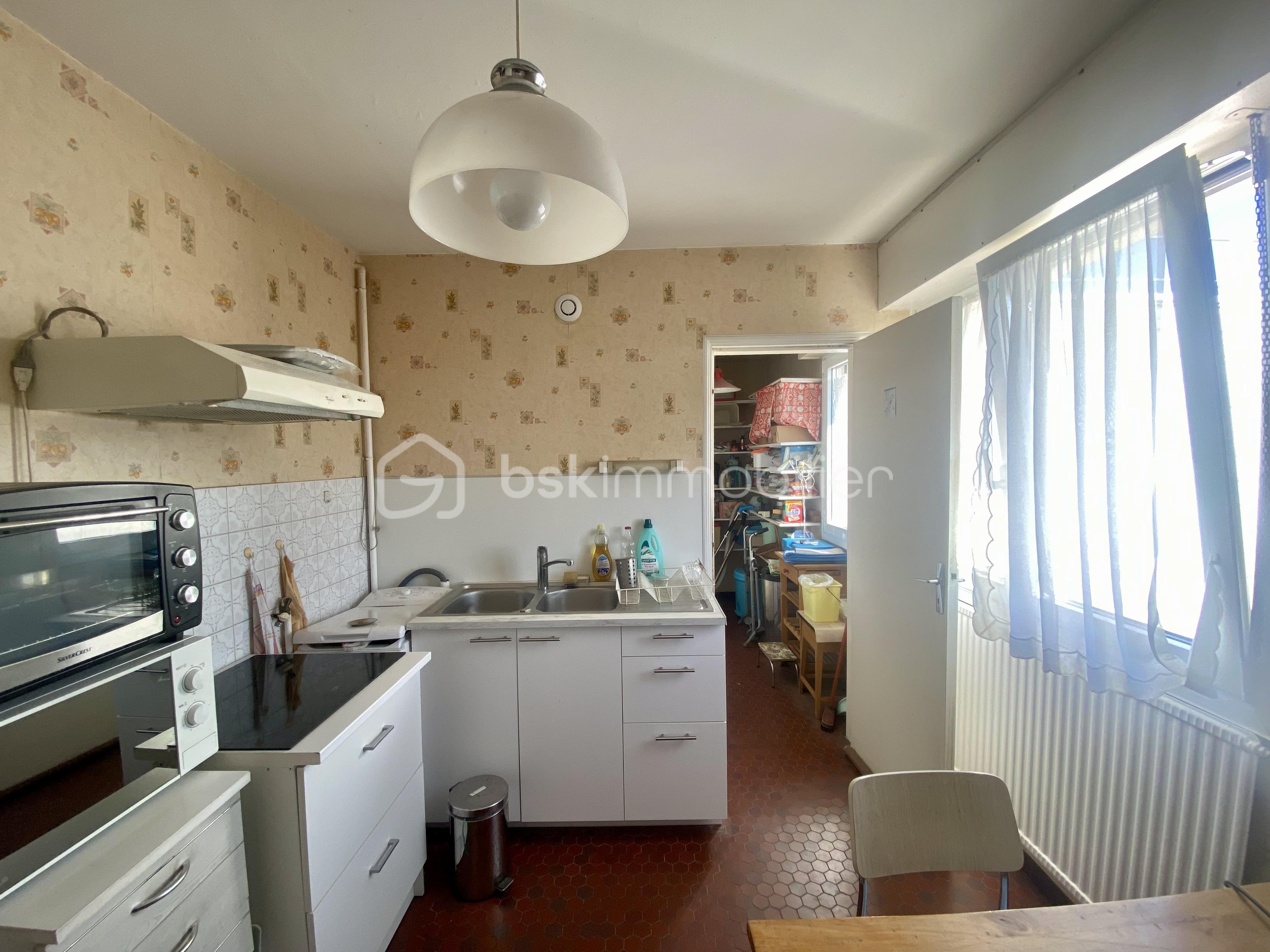 Appartement de 64,02 m² - cuisine cellier sablon .jpg