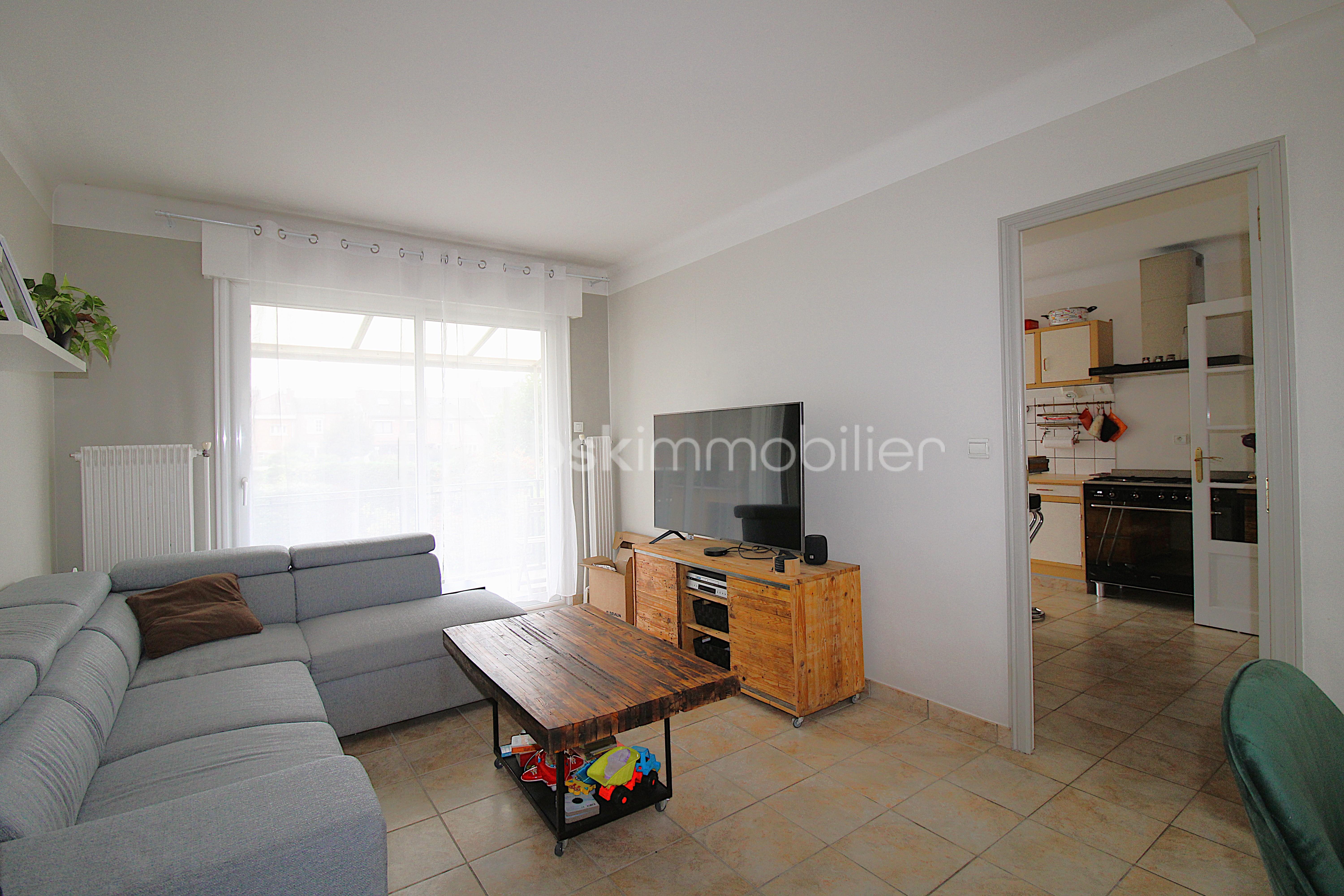 Maison de 130 m² - salon ouverture cuisine.JPG