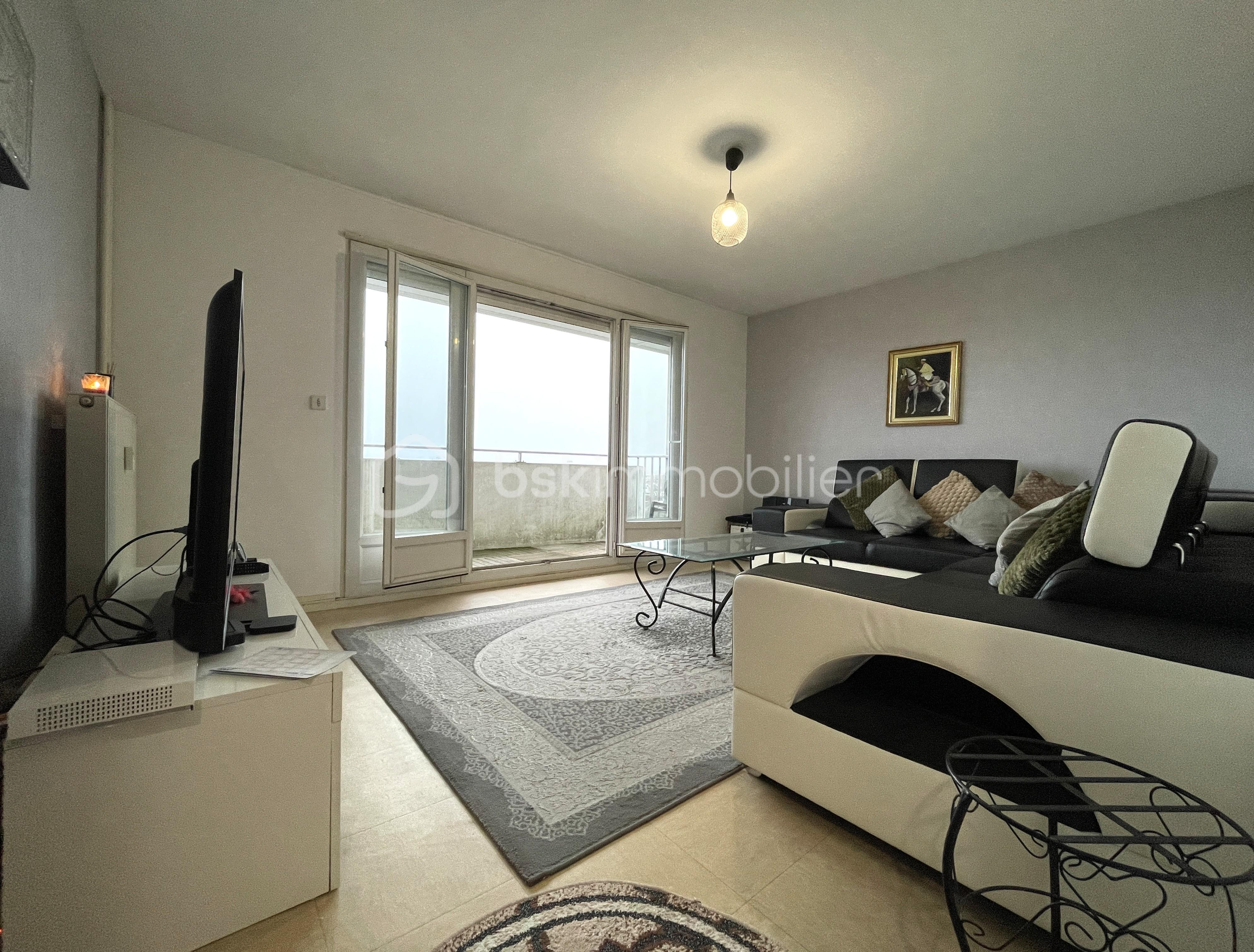 Appartement de 49,37 m² - salon cote balcon.JPG