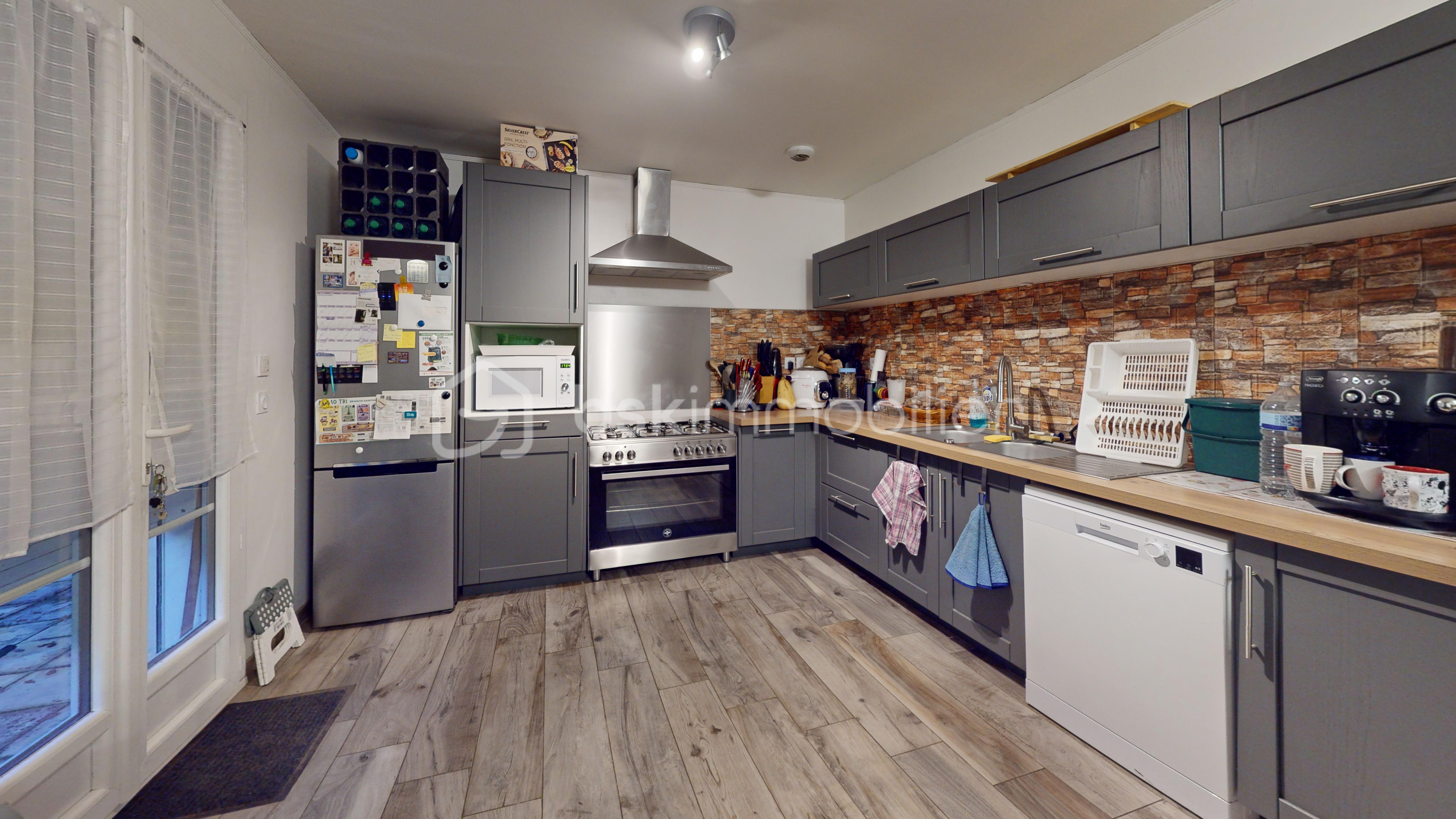 Maison de 102 m² - montlieu-la-garde-Kitchen 1.jpg