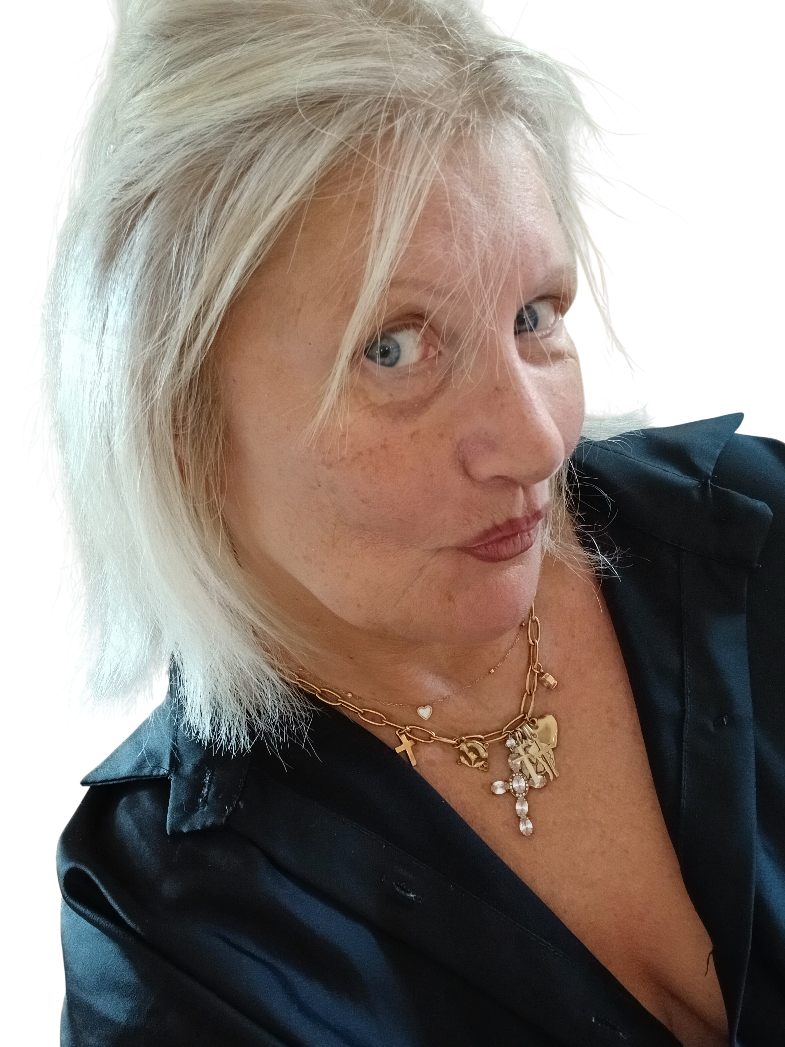 MARIE-ANTOINETTE ADEL - TVzlSsewGvBNJ2Lv8oivmob6l4ulepwYkqO